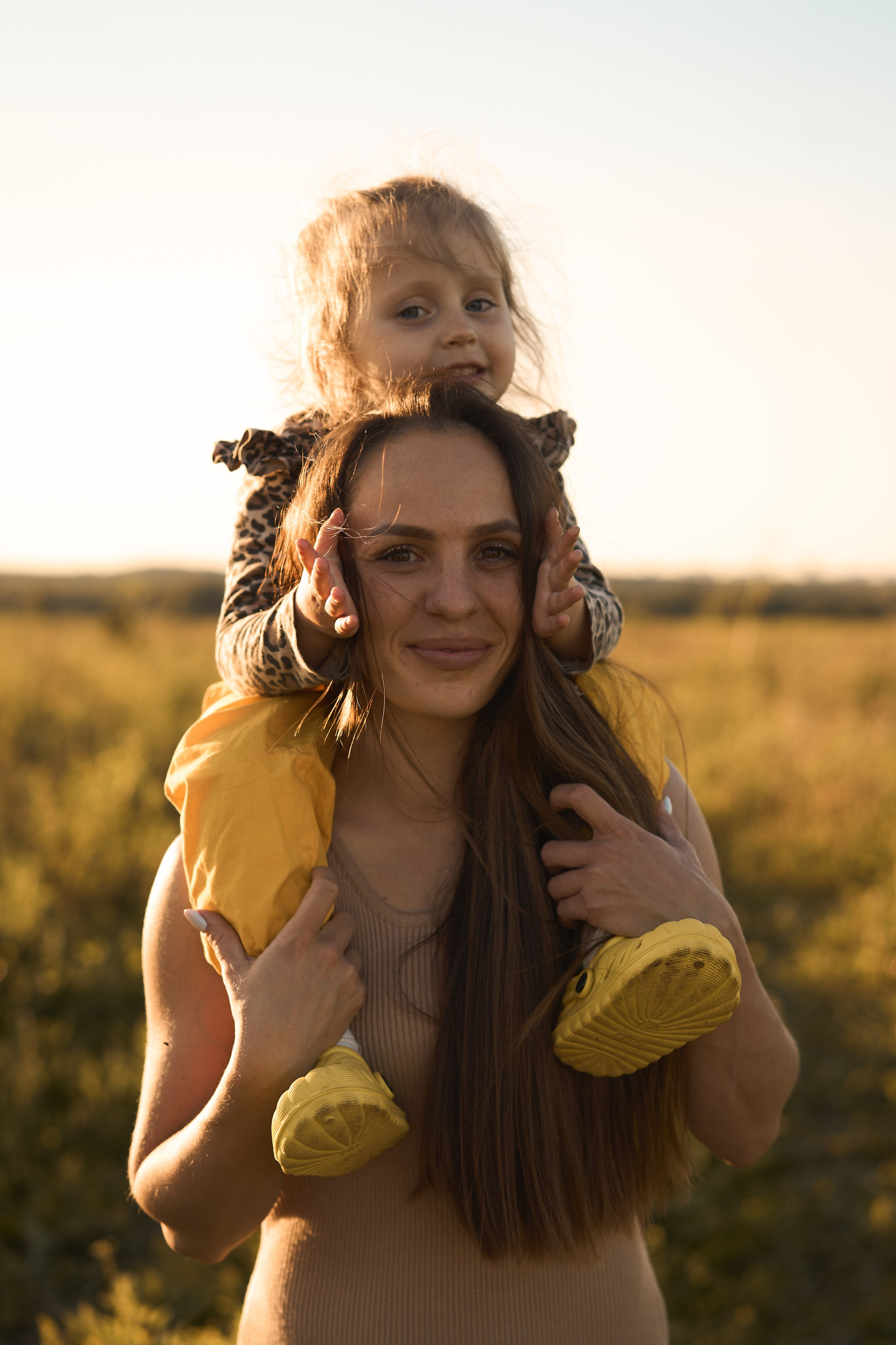 Семейная фотосессия на закате в поле😍. Фотограф Екатеринбург Кокшарова Александра