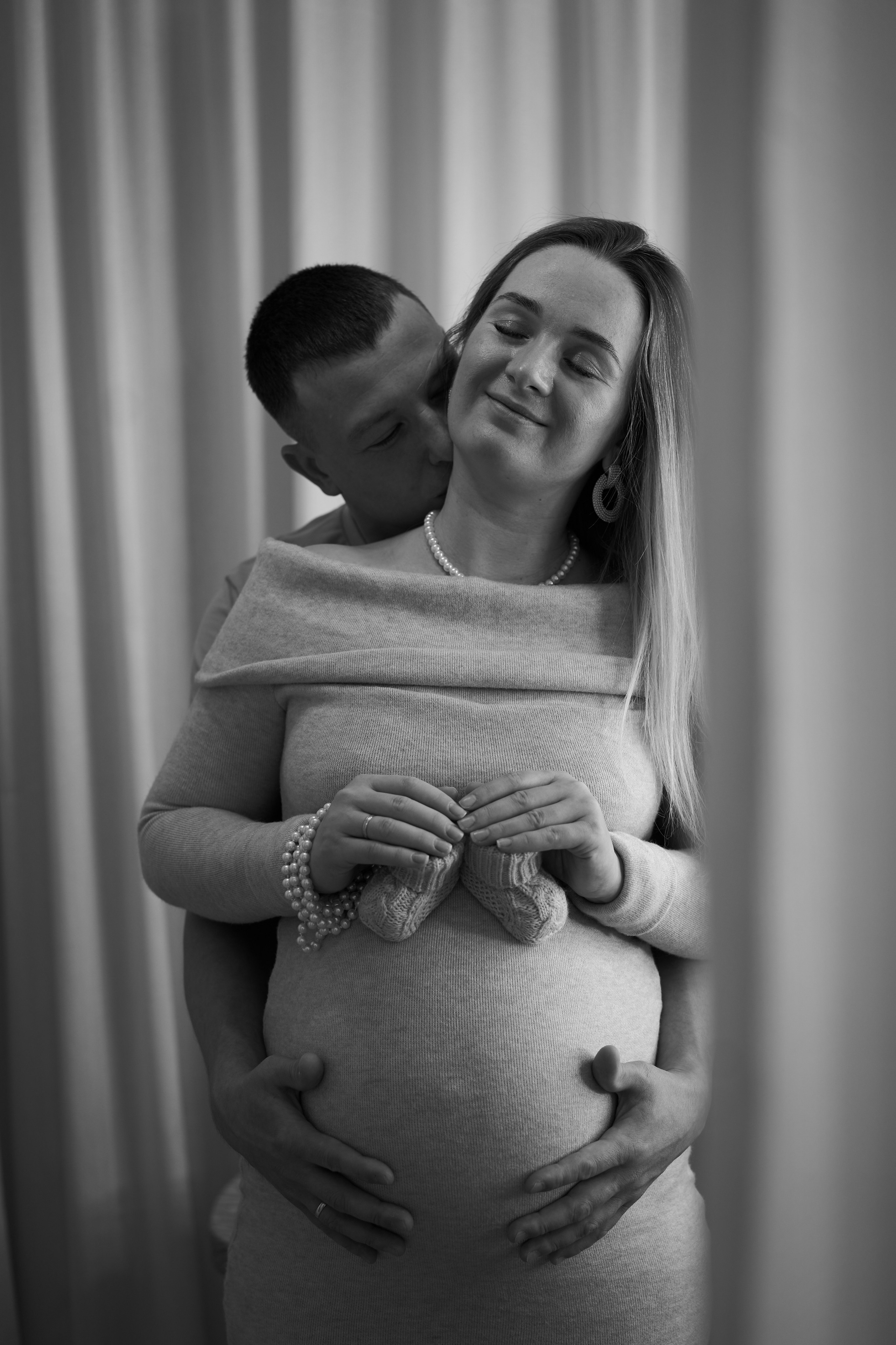 Семейная фотосессия беременность в студии. Фотограф Екатеринбург Кокшарова Александра