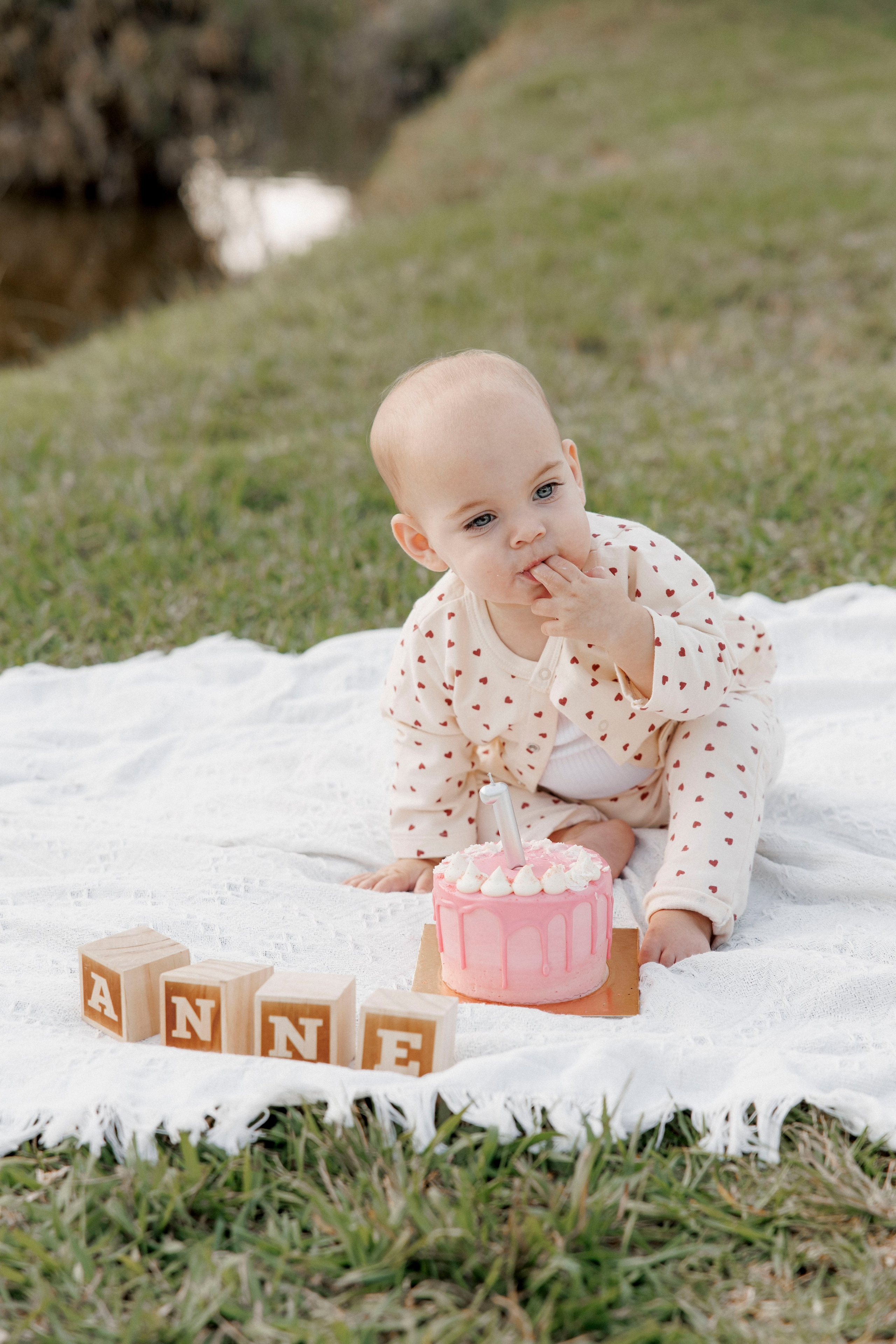 First year photoshoot inside the park (sunset). Wedding and family photographer