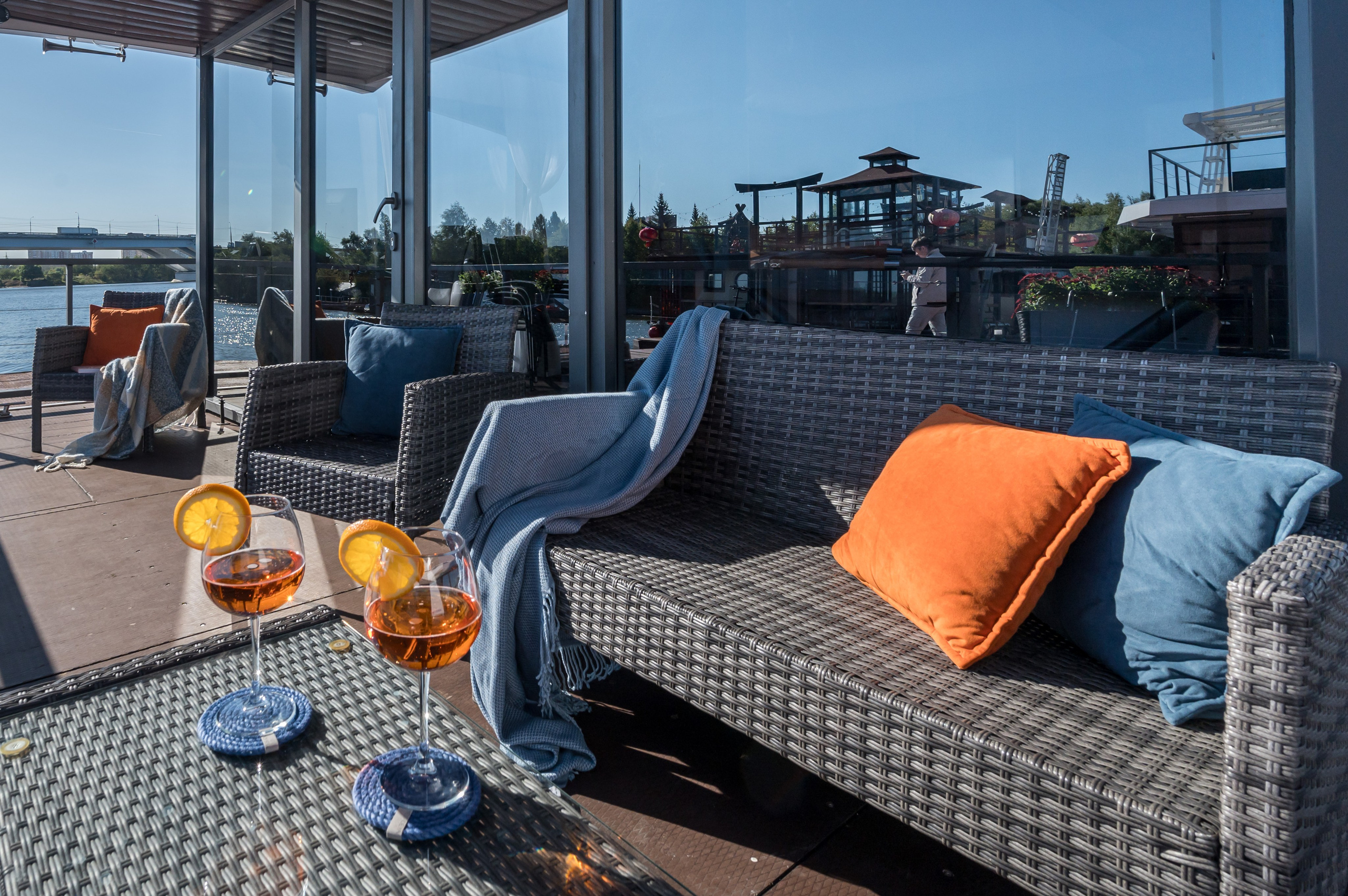 Хаусботы для вечеринок и бизнес-встреч. Интерьерный Фотограф Москва Криста FLY Труфанова