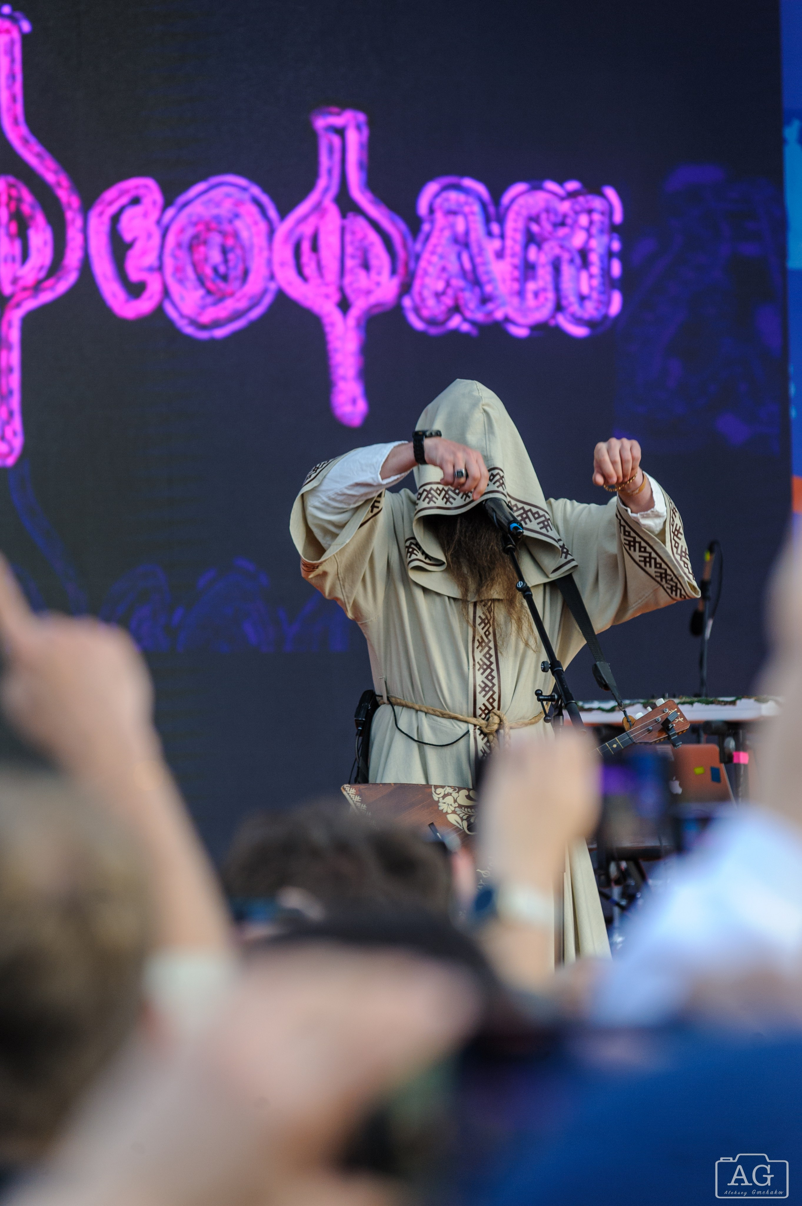 Нейромонах Феофан на открытой тренировке ФК «Зенит». Алексей Горчаков. Фотограф на ваш праздник