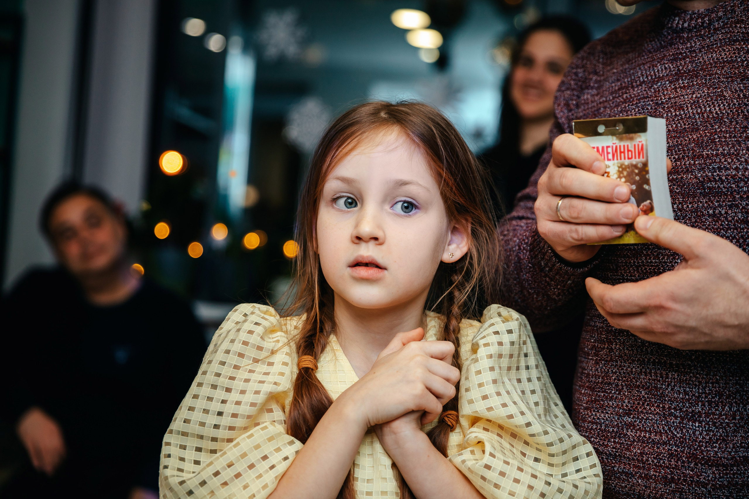 Новогодний утренник в Монтессори-школе. Семейный lifestyle фотограф в Санкт-Петербурге Людмила Пахомова
