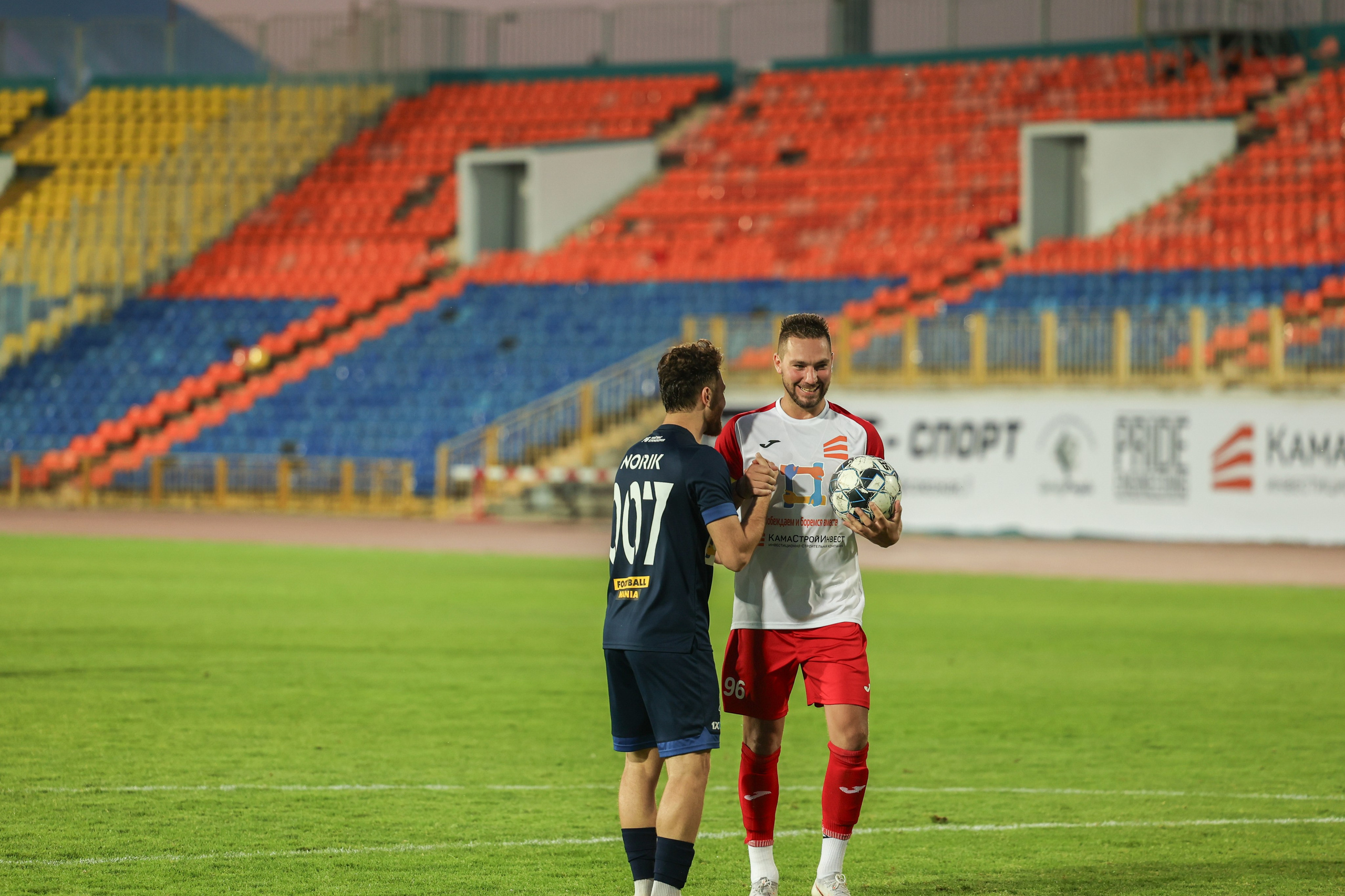 Благотворительный футбольный матч Друзья Бурмистрова vs ФК Fight Nights. Спортивный репортажный фотограф Казань Нафис Сиразетдинов