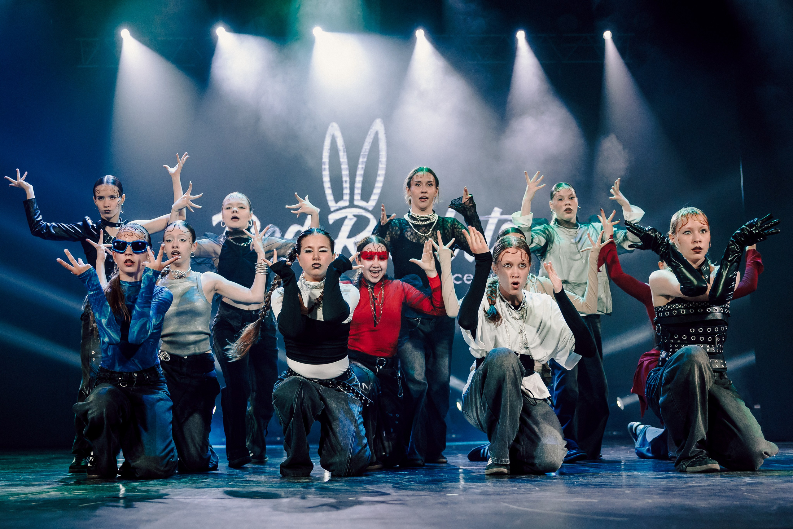 Отчётный концерт танцевальной школы «Red Rabbits» 2025. Лёшка Варзегов — фотограф