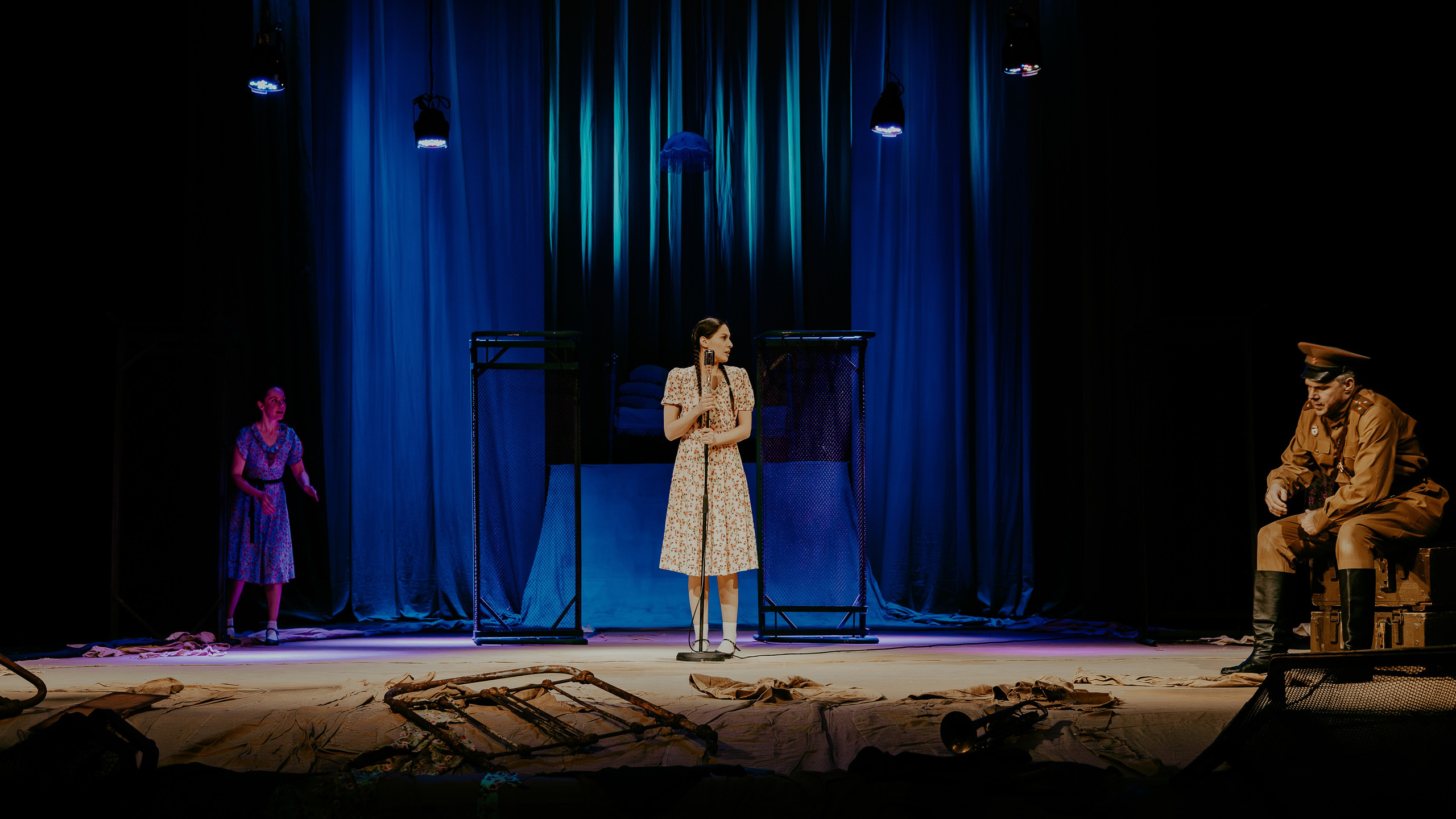 Театр Юного Зрителя " Не покидай меня». Фотограф Марк Файзулин