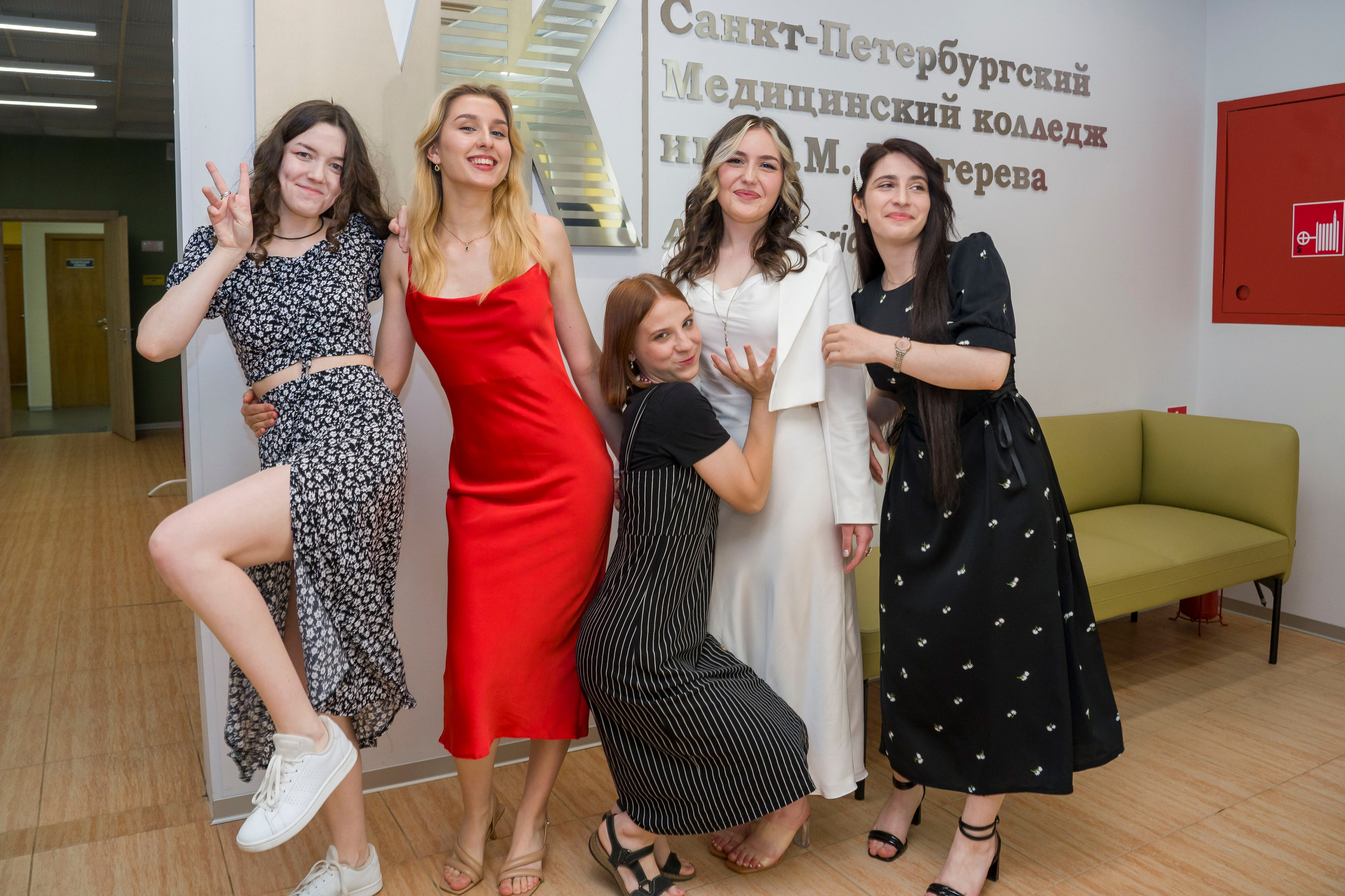 Выпускной в медколледже. Фотограф в Санкт-Петербурге. Репортажная и все съёмки для бизнеса