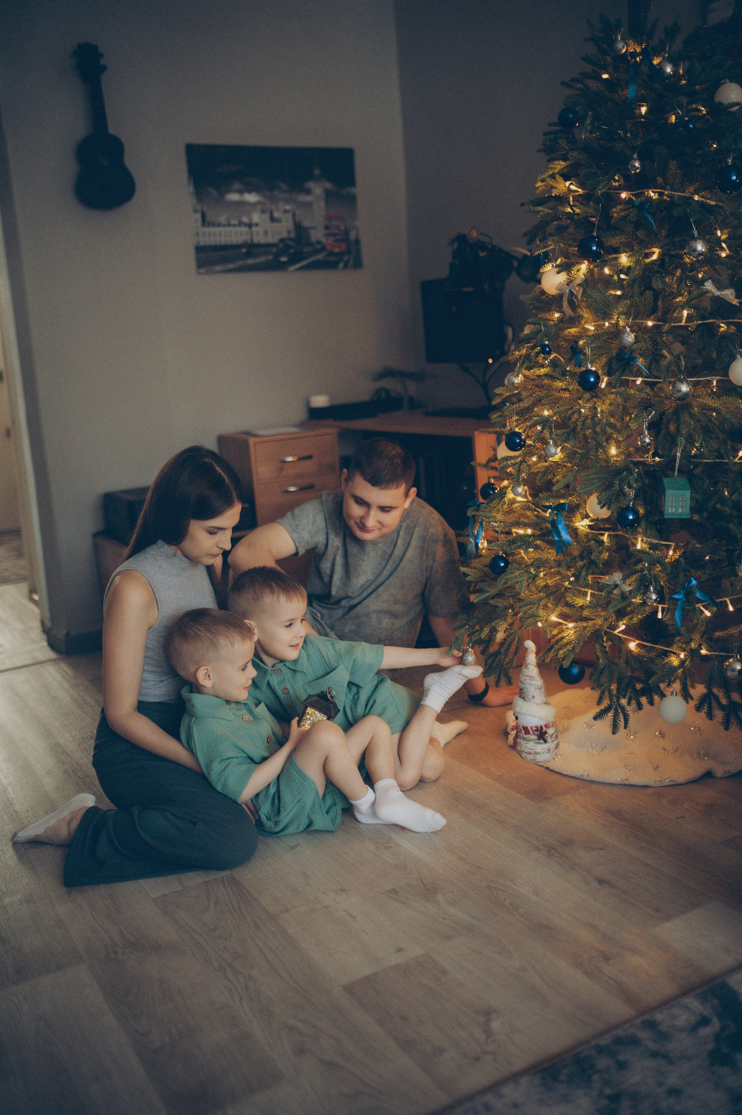 Миша и Тимофей (новогодняя домашняя). Фотограф, г. Лесной Свердловской области