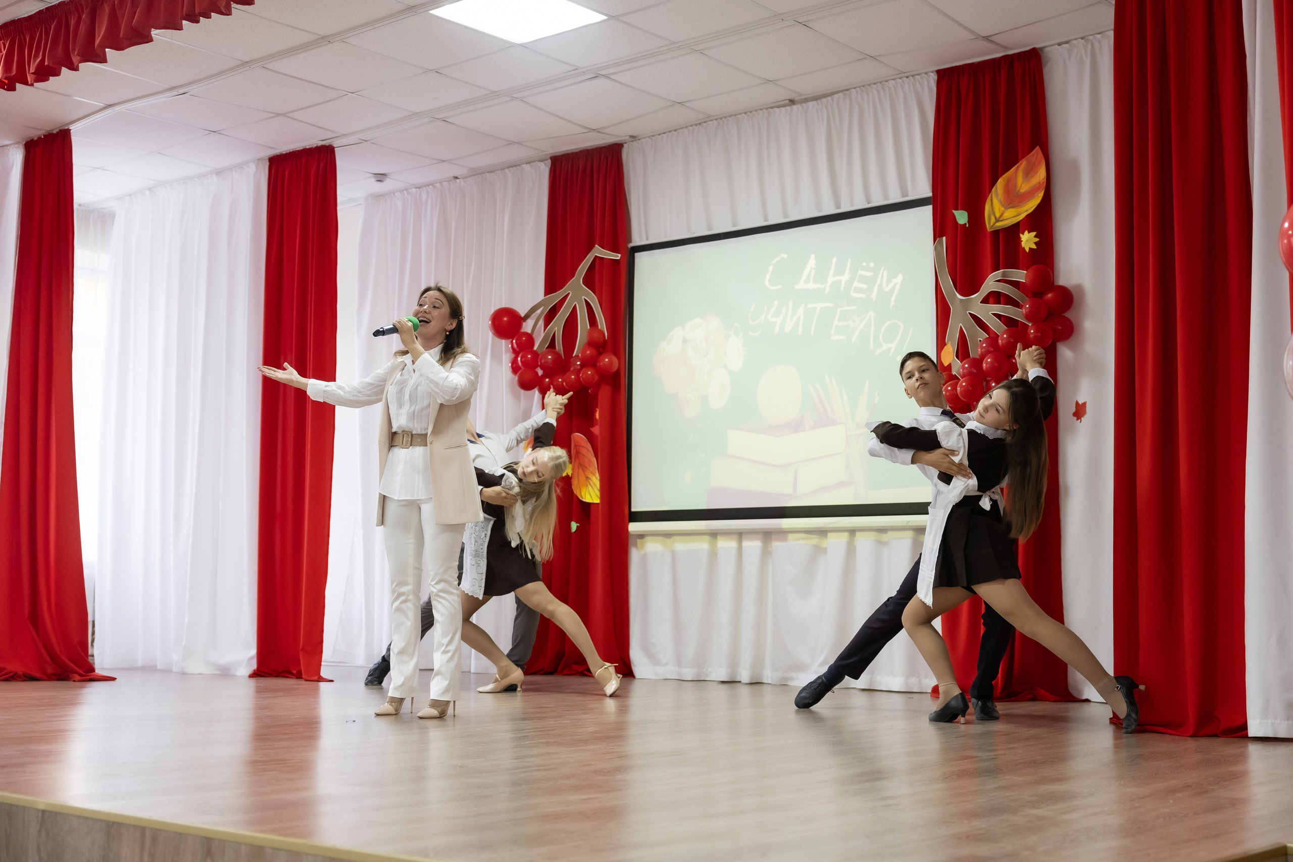 День учителя. Школа 31. Октябрь 2024. Свадебный и Семейный фотограф г. Ижевск Гульназ Солдатова. Гульназ фото