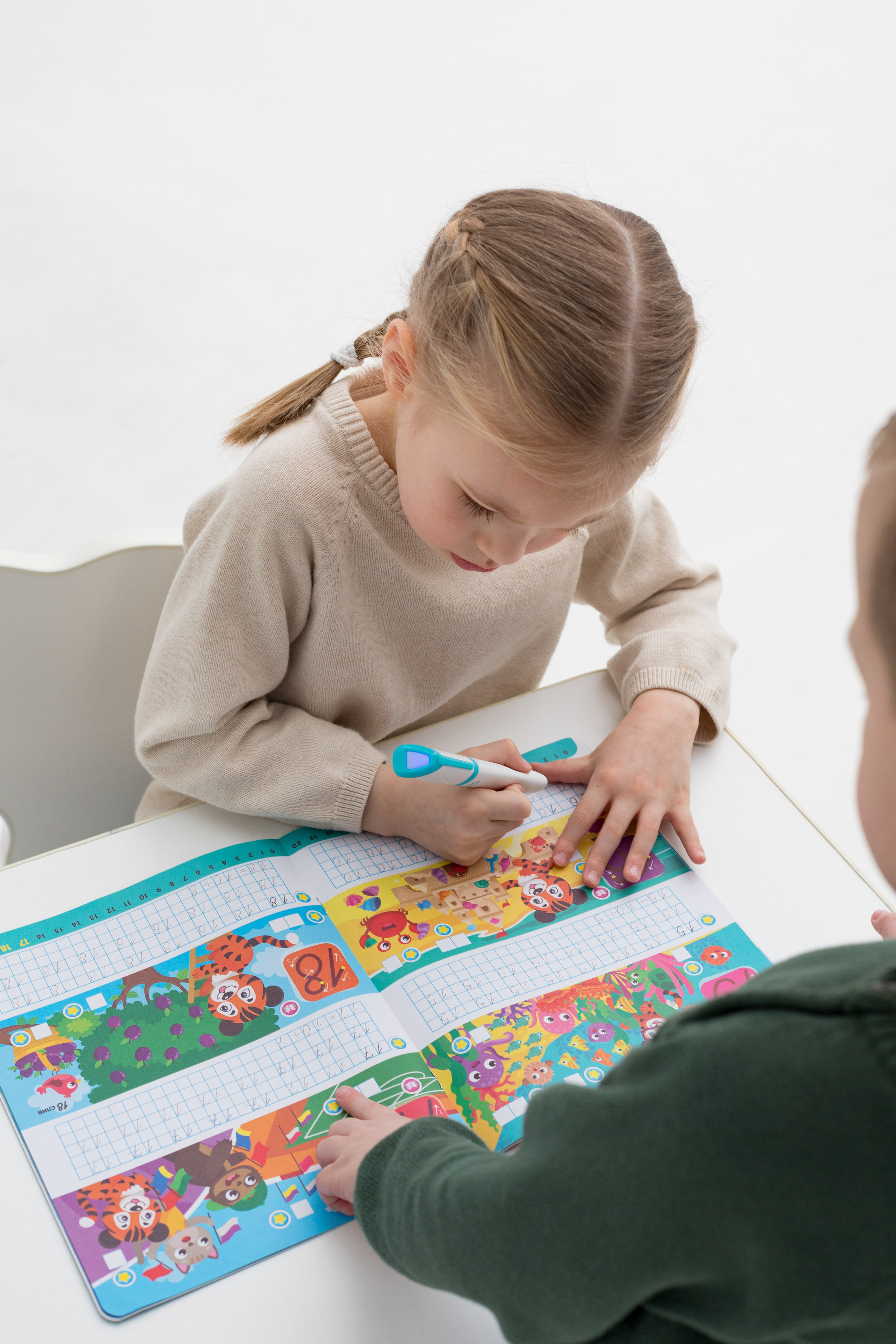 Съемка для детского бренда berttoys. Детский и контент фотограф Надя Волкова Санкт-Петербург