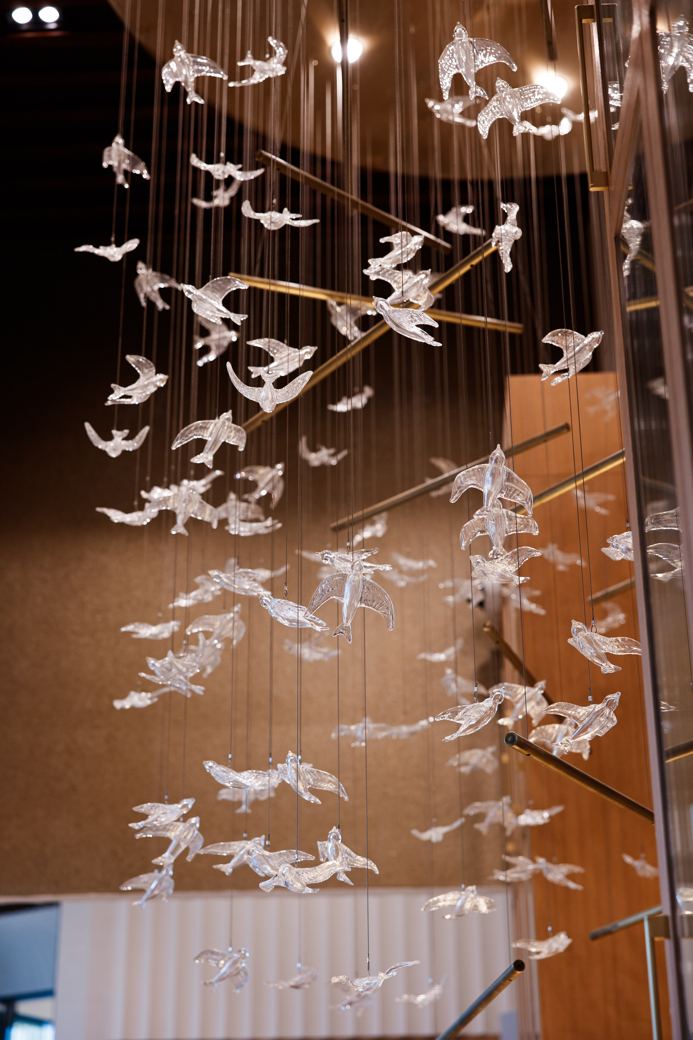 Декоративные арт-объекты в интерьере отеля. Взгляд фотографа на уникальные детали пространства.