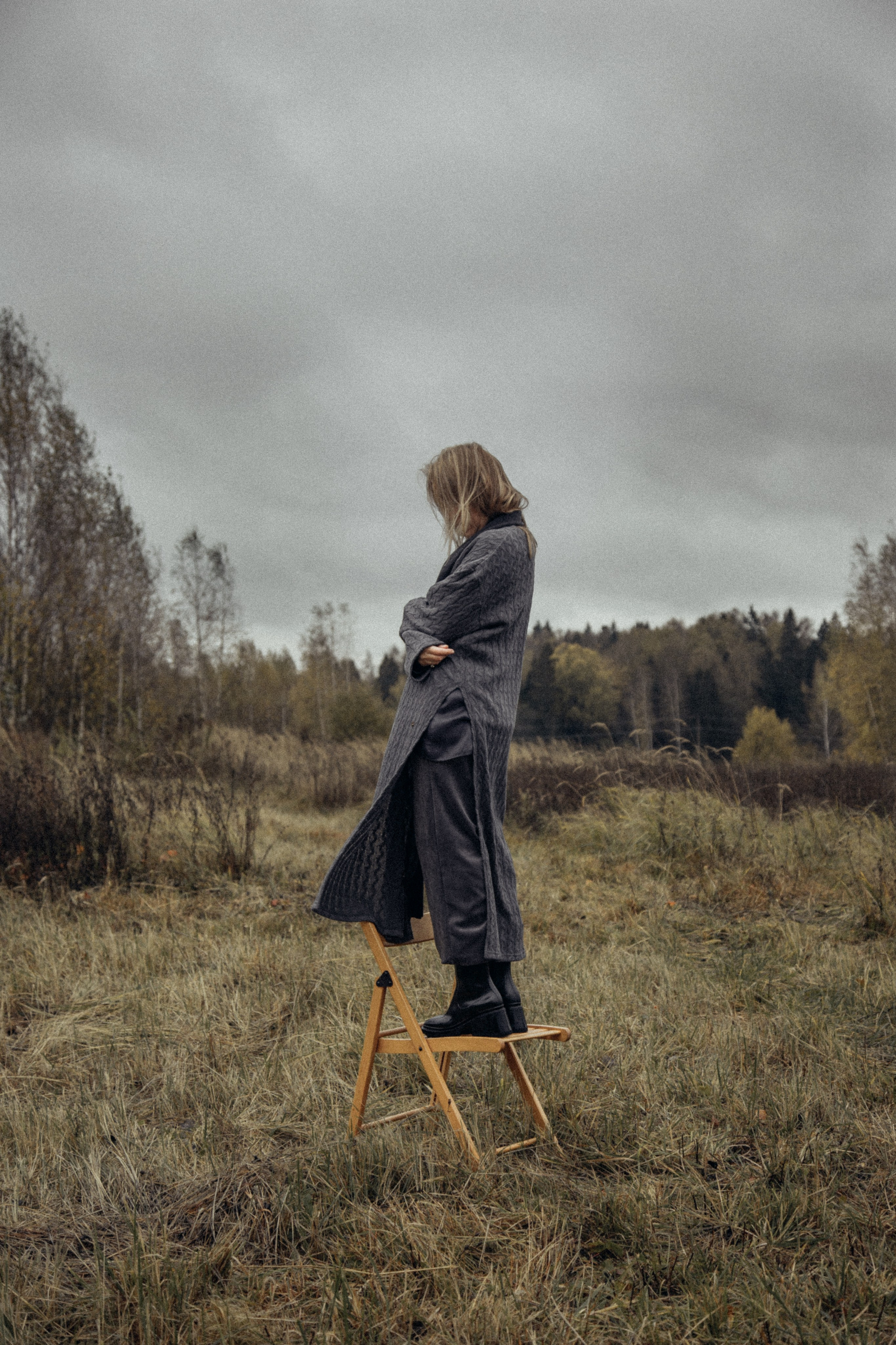 девушка в поле