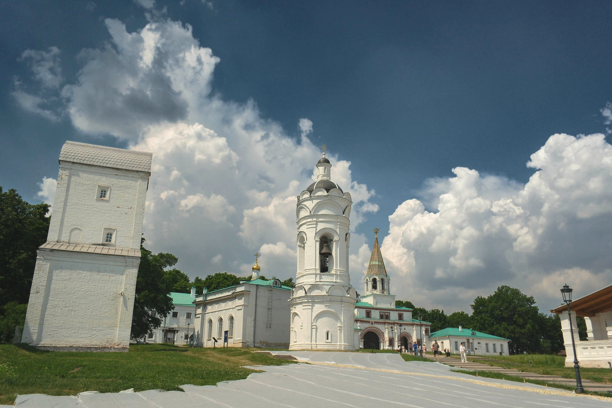 Улица, люди, жизнь…