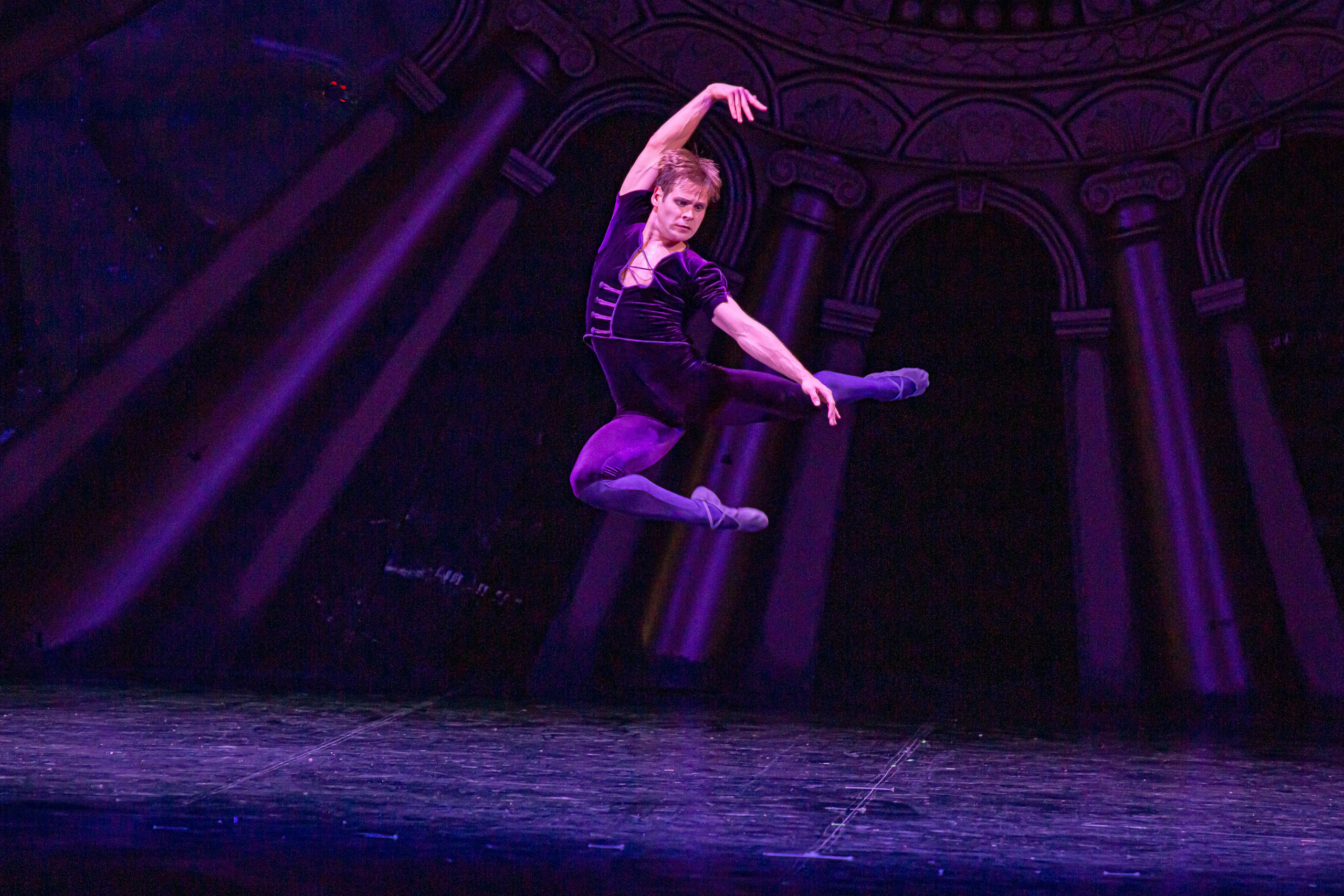 Русский Гамлет спектакль премьера Марийского театра оперы и балета в Зимнем театре г. Сочи. Фотограф в Сочи Юрий Шептаев