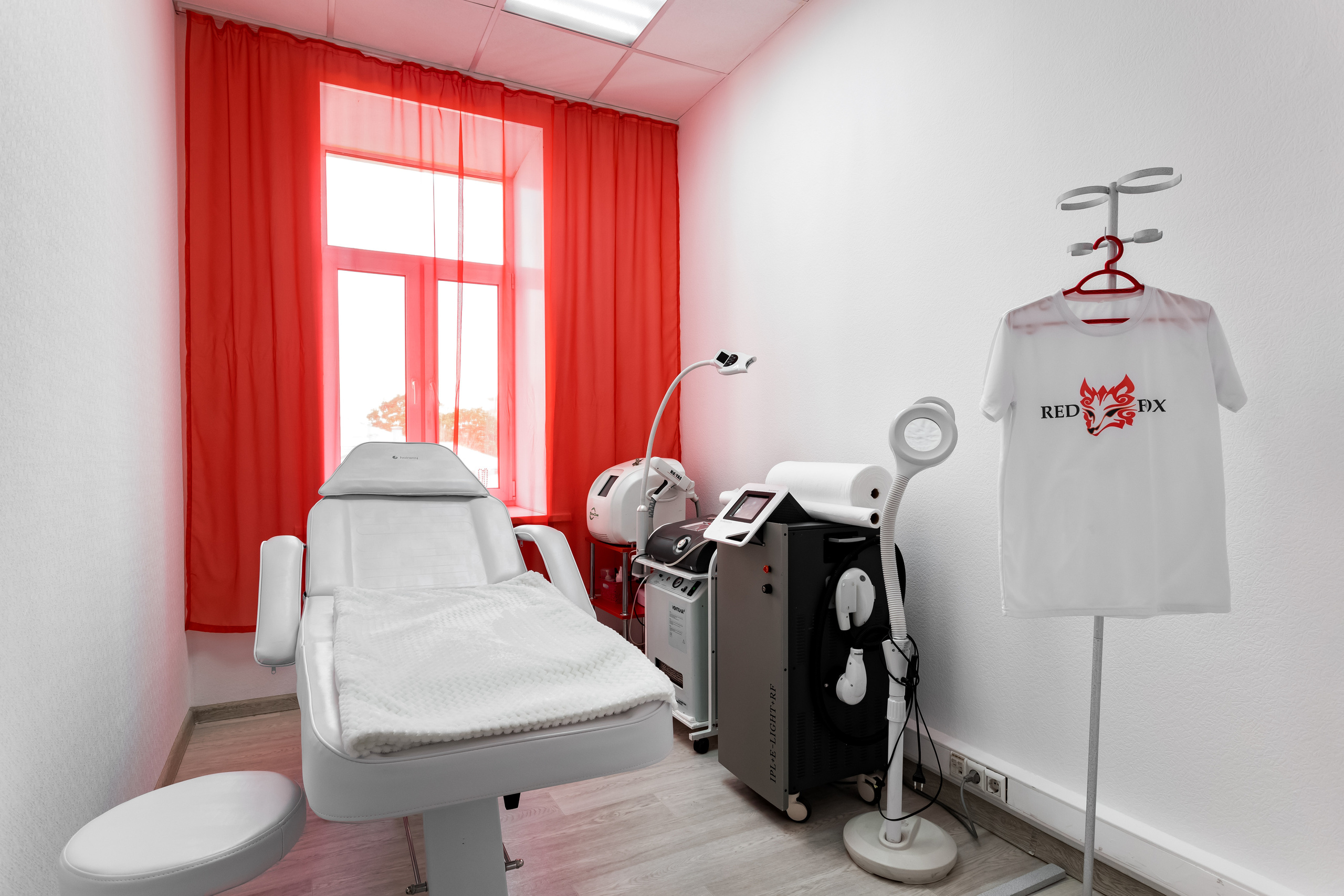 Съемка для кабинета аппаратной косметологии Red Fox на Маросейке. Интерьеры, Контент, Портреты | Фотограф в Москве Дани Терно