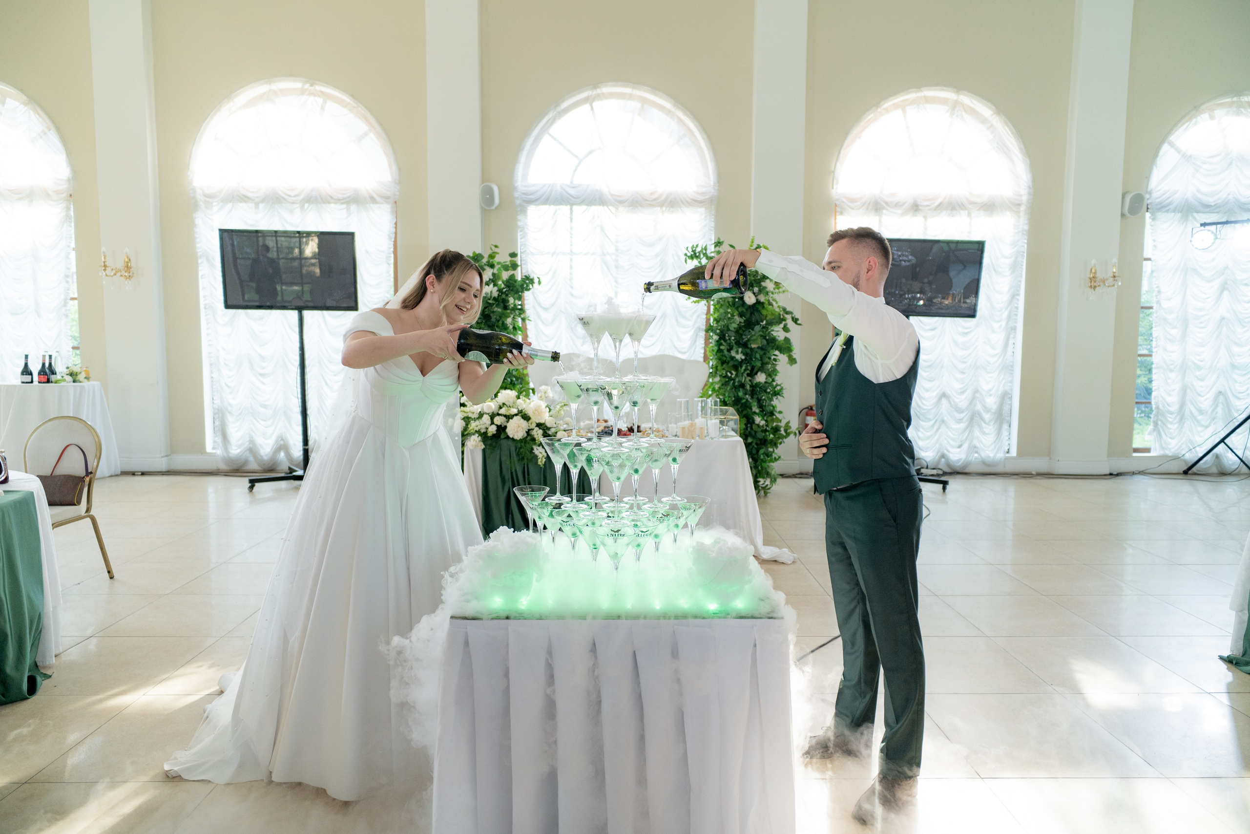 Свадебная фотосессия в отеле Хилтон. Свадебный фотограф Александр Невский в Санкт-Петербурге