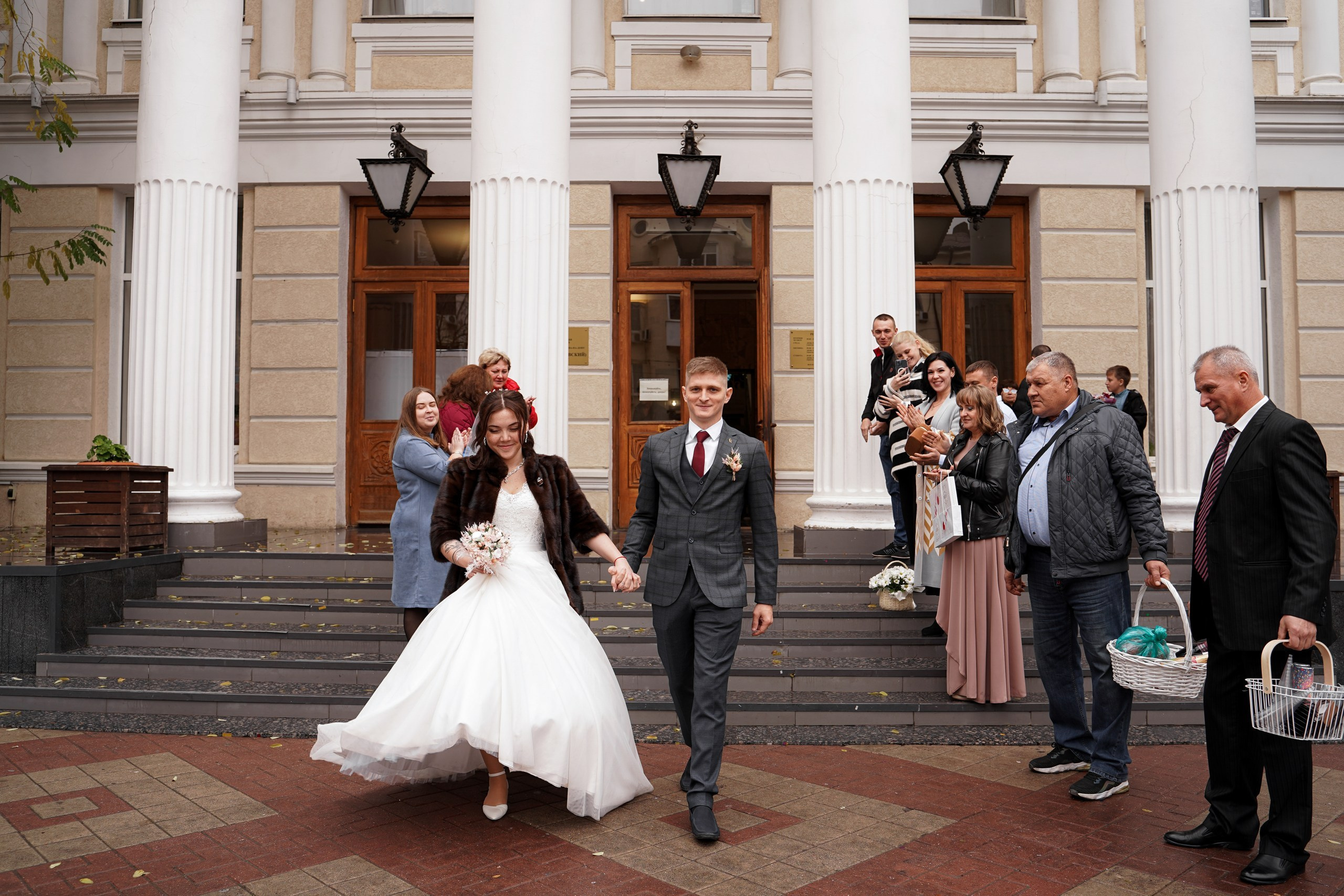 Свадебная фотосессия в Кировском ЗАГСе в Ростове-на-Дону. Фотограф Алёна Чёботова. Свадебный фотограф в Ростове-на-Дону. Таинство Крещения и Венчания, семейные фотосессии. Алёна Чёботова