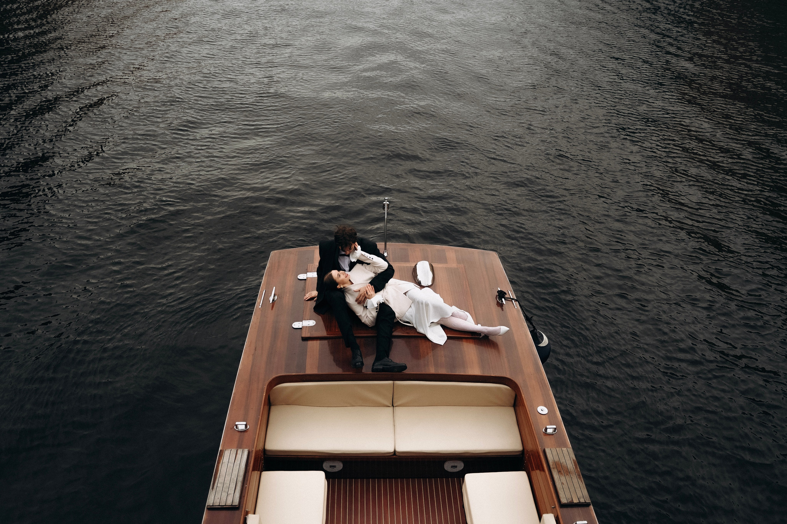 Свадебная фотосессия на катере в Питере