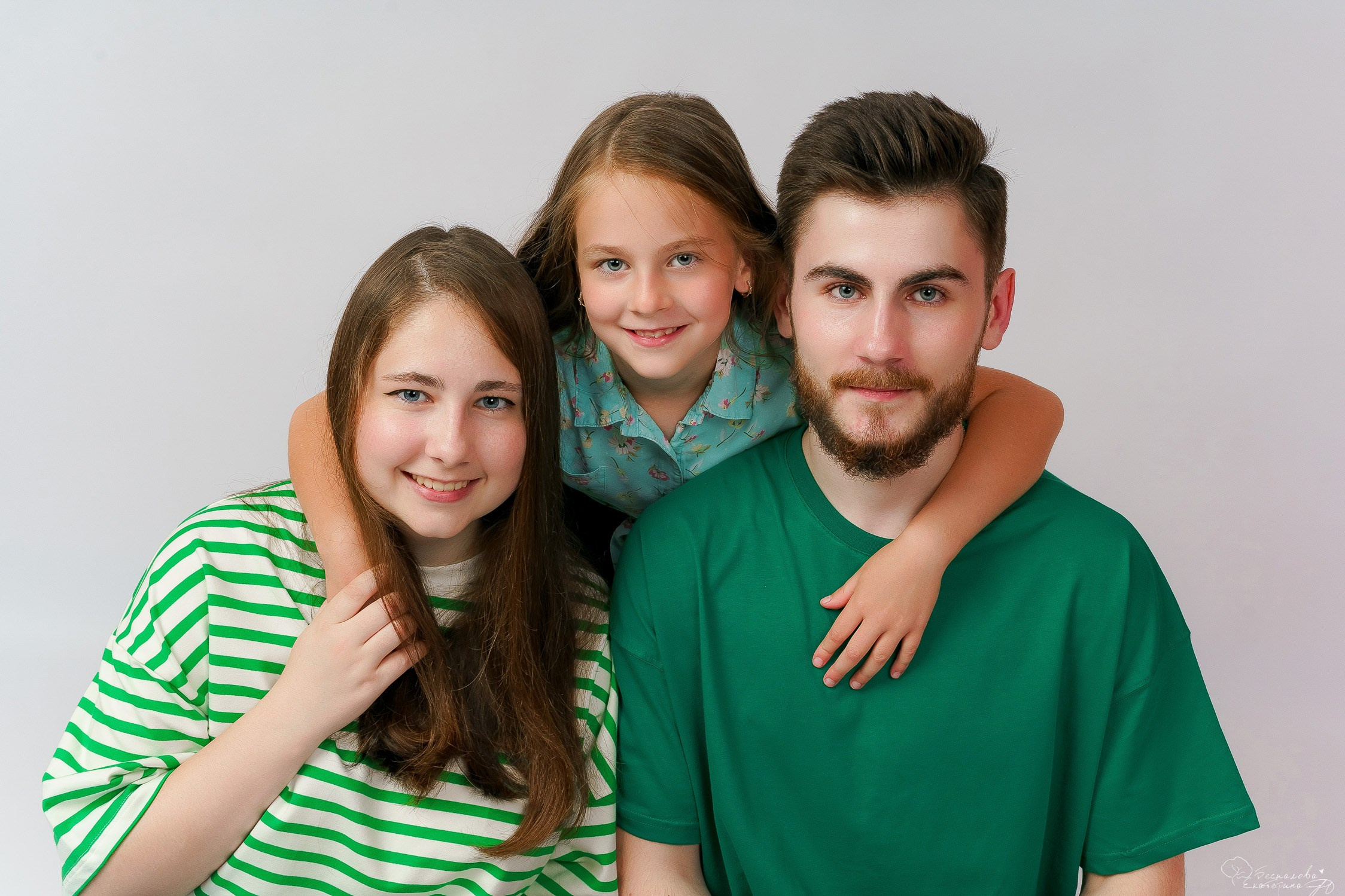 Семейные на бумажном фоне. Фотограф новорожденных в г. Павлово Беспалова Екатерина