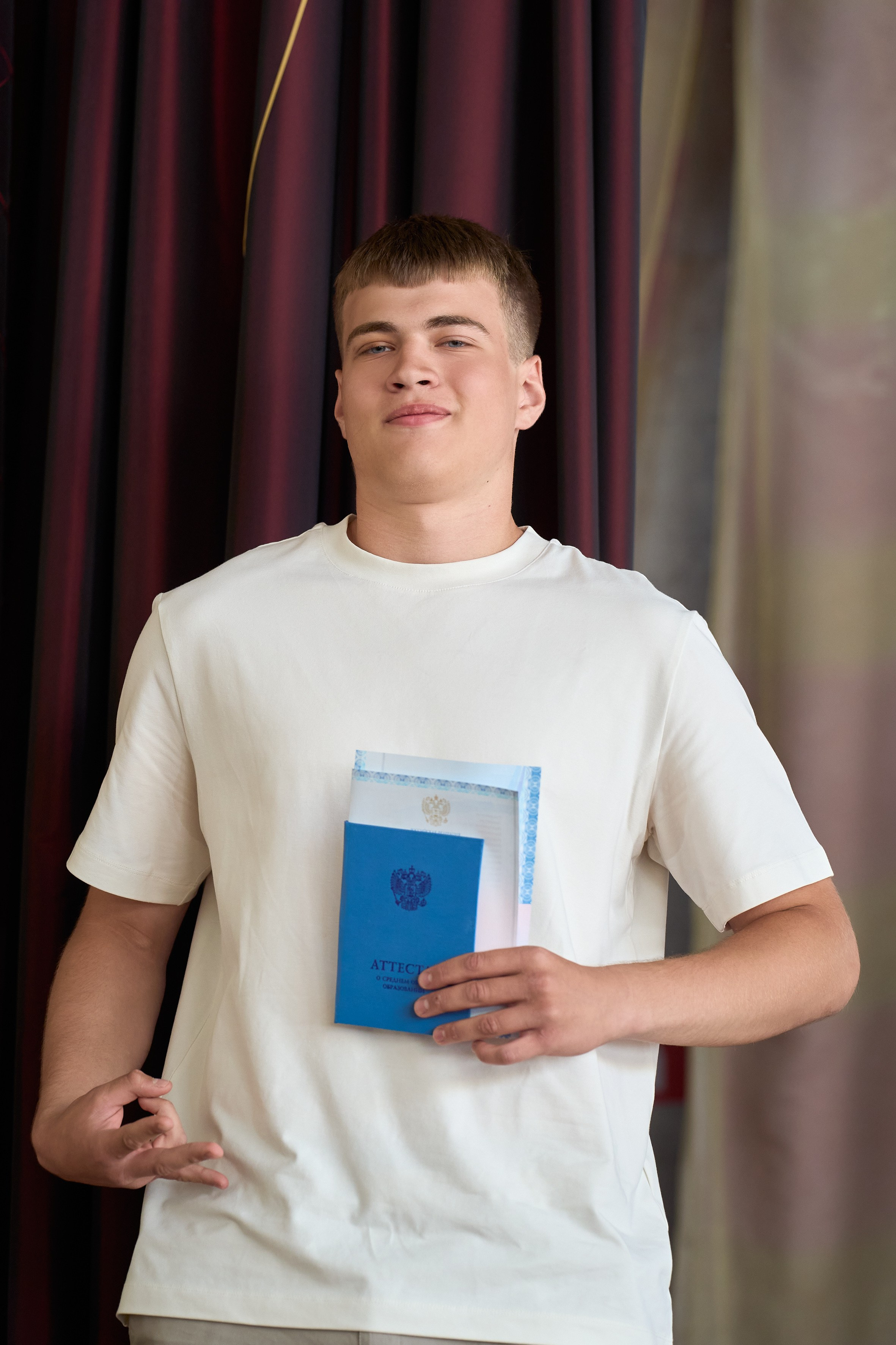 Вручение аттестатов 11 класс. Репортажный и портретный фотограф в Томске Ларионов Артём