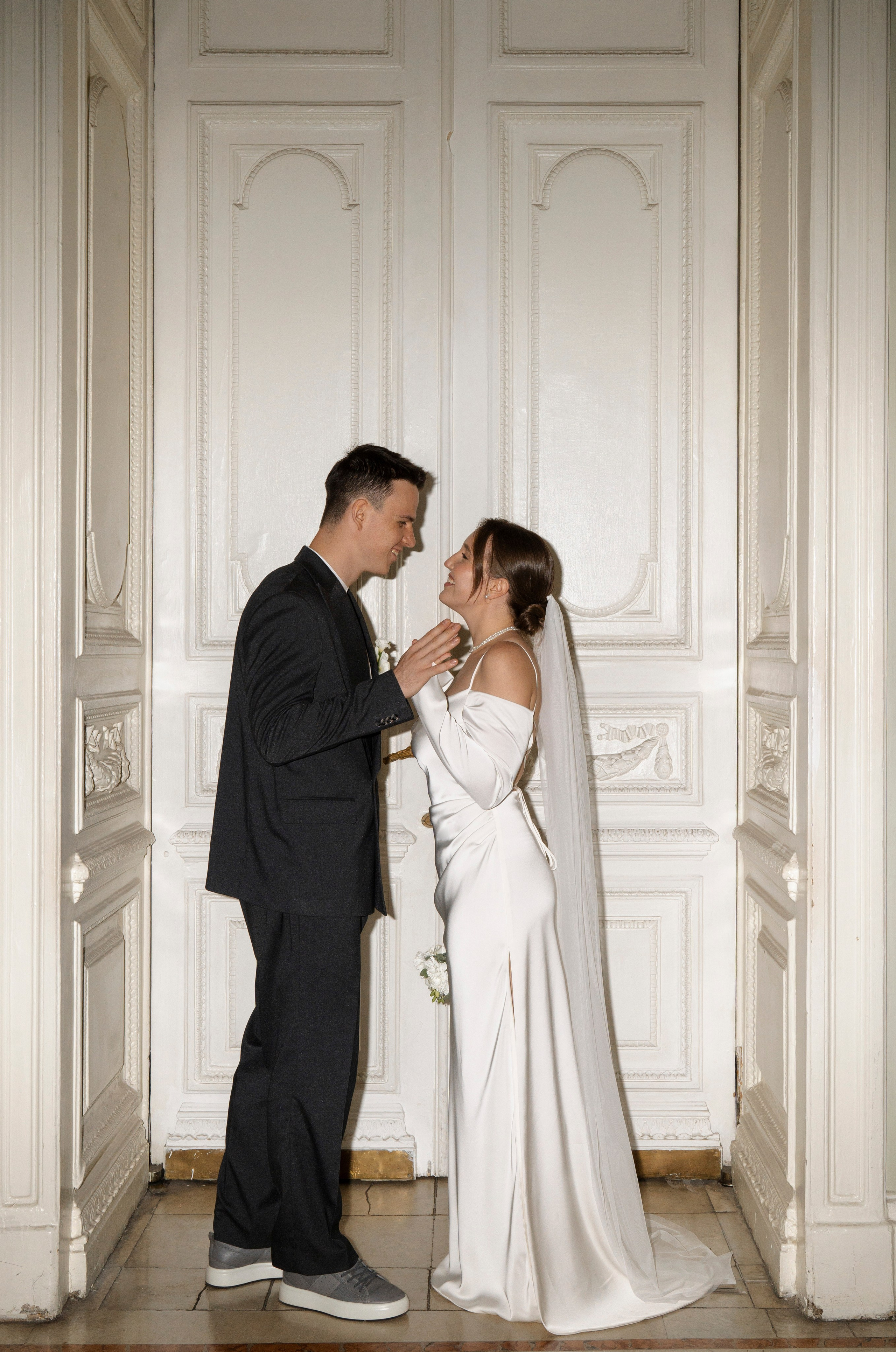 Лёня и Юля. Питер. От утра в отеле до вечеринки в ресторане на заливе. Цифра и плёнка. Свадебный фотограф Катерина Чулкова