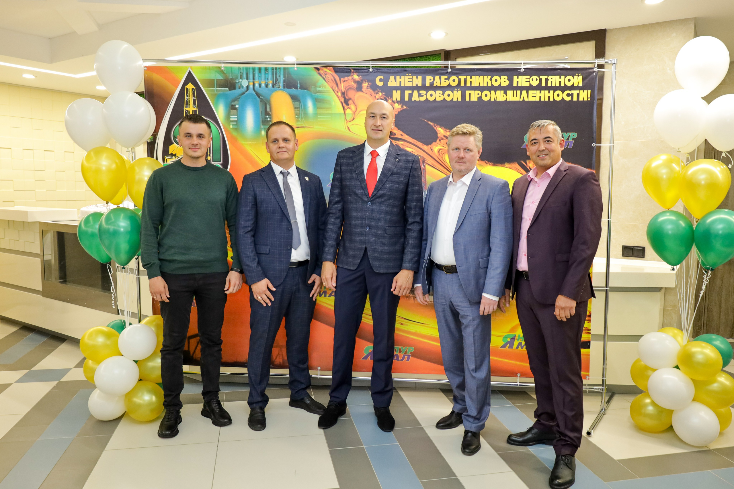 Награждение ко дню работников нефтяной, газовой и топливной промышленности. Фотограф в Губкинском | Александра Артамонова