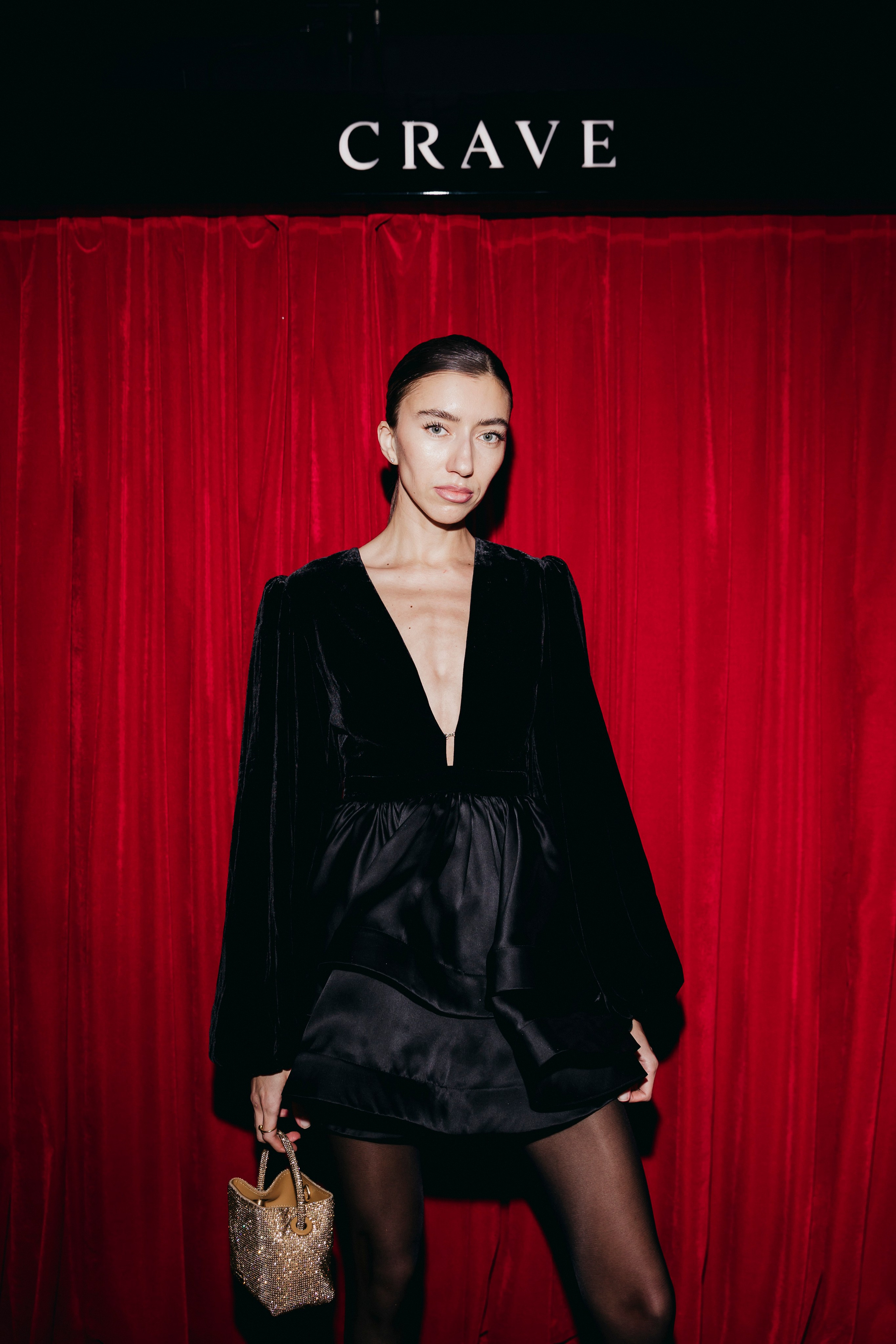 Erborian Russia, CRAVE Theatre, Moscow. «Птичка на проводе»: информационный портал в Москве