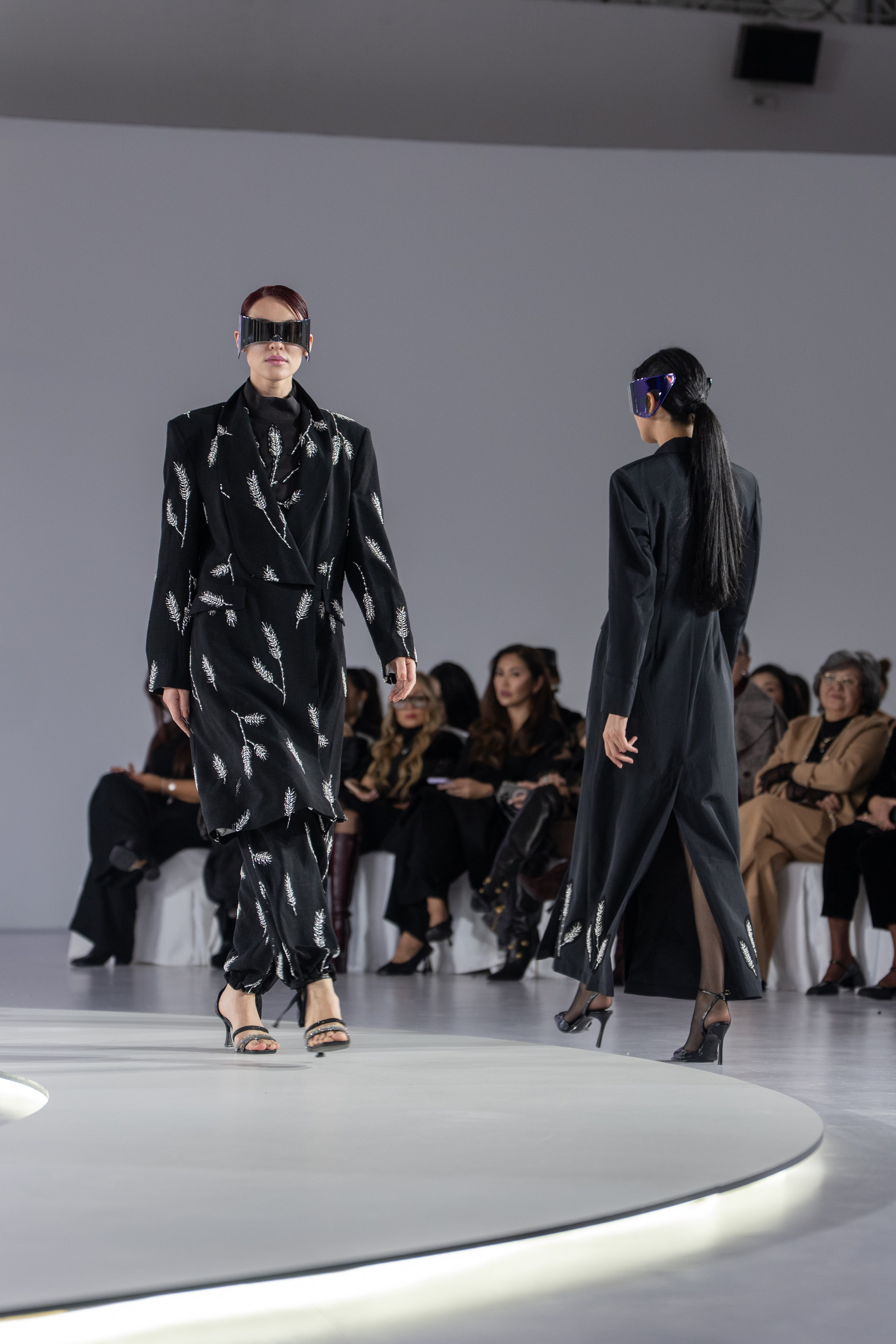 Дизайнер Alexey Czhen. Сайт Алматинского НЮ АРТ, будуар и фэшн фотографа Дениса Карпенко