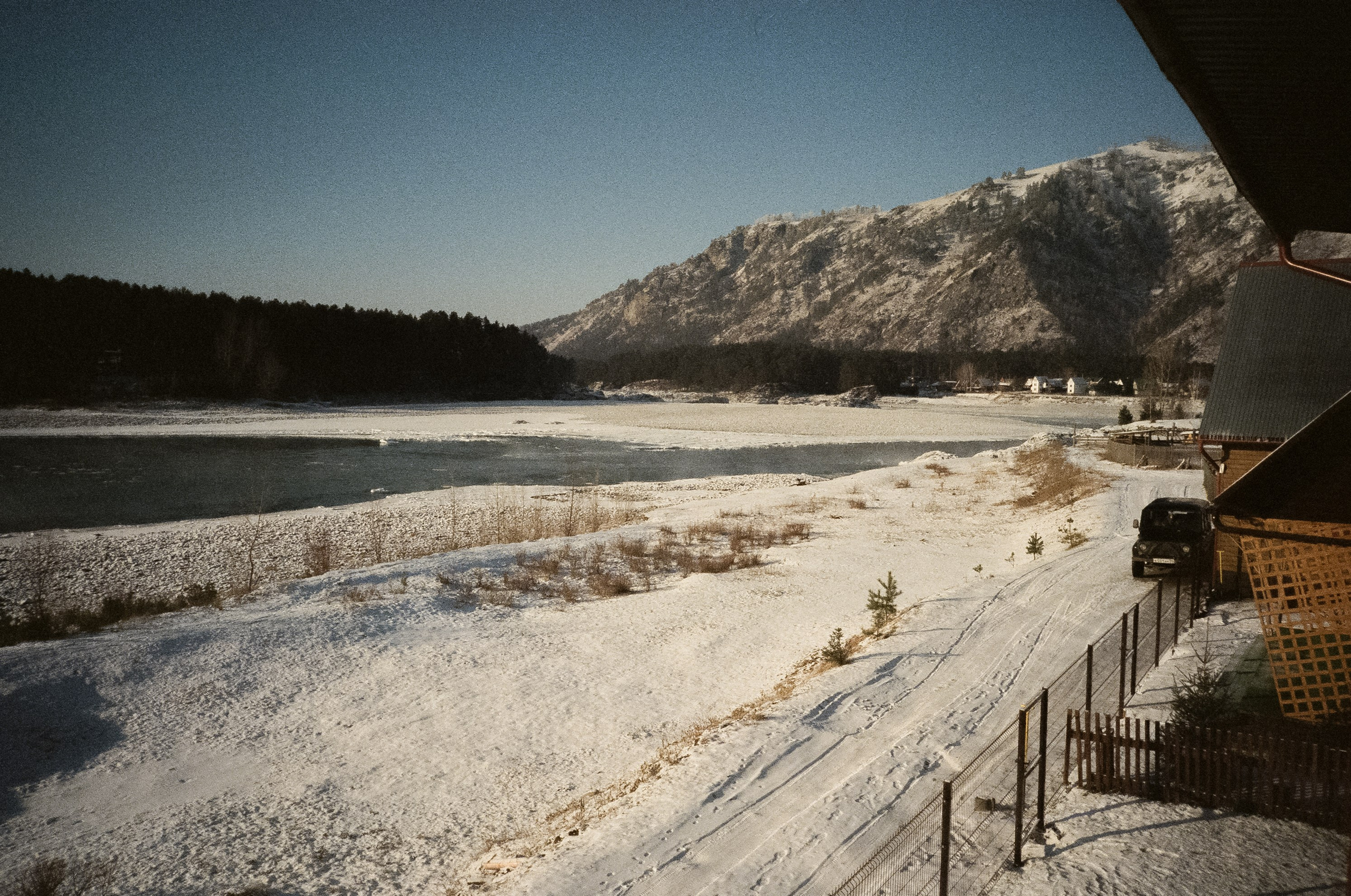 Манжерок и Бирюзовая Катунь в морозный день. Фотограф-документалист Мария Осокина