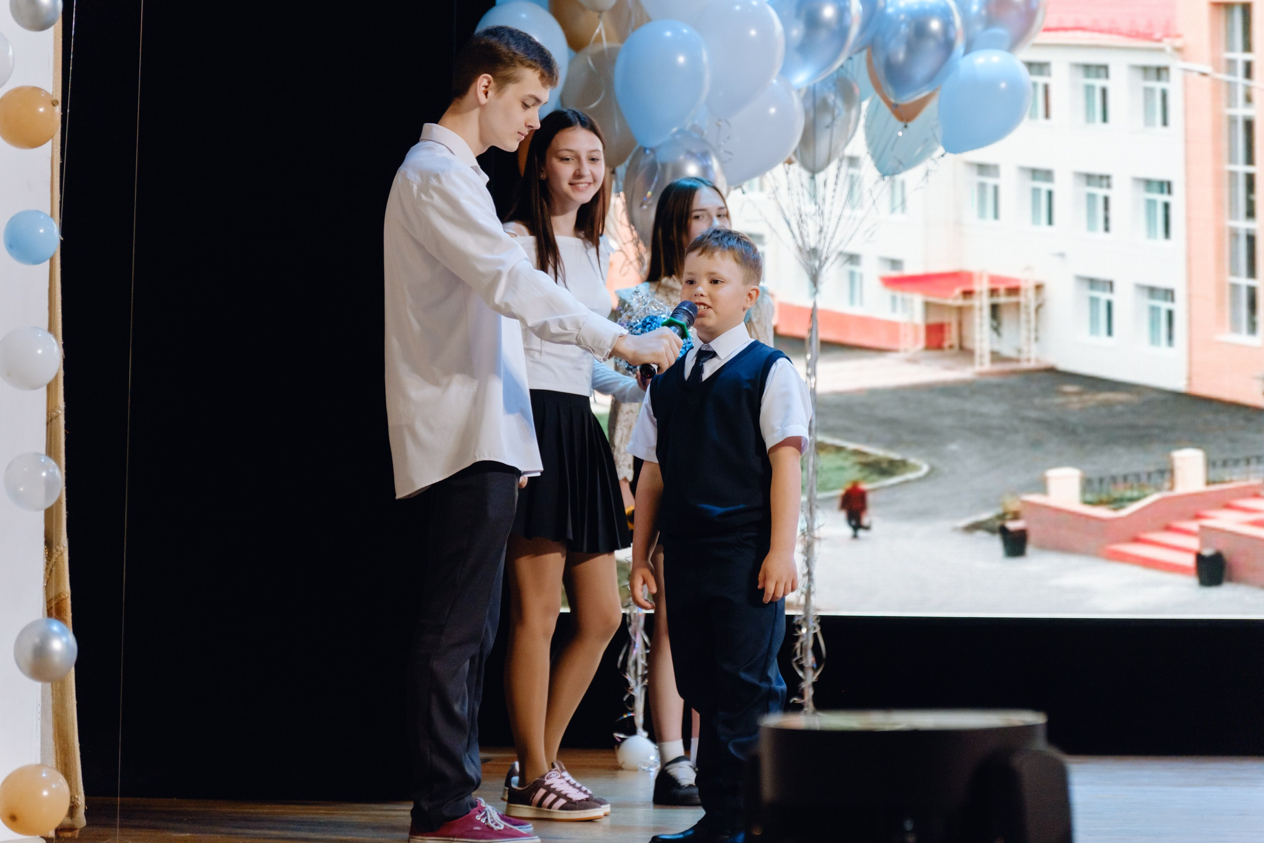 Последний звонок 11 класс. Фотограф Софья Володкина