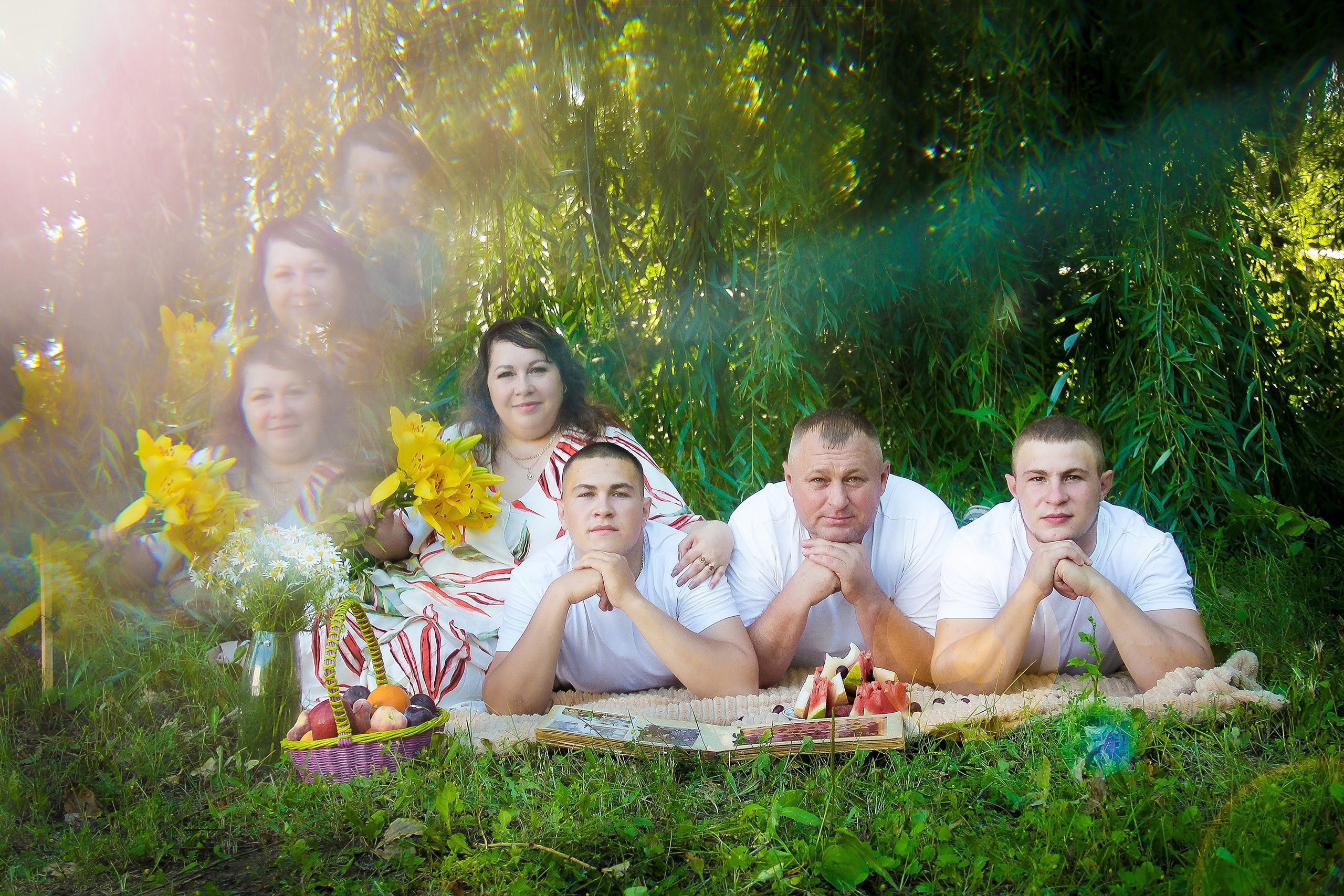 Семейные фотосессии студийные; новогодние, тематические, домашние и тд. Выпускные альбомы для школ и Детских садов в Барнауле /Выпускные/Свадебные/Детские/Семейные и др. виды съёмок /Фотограф Вера Валейко