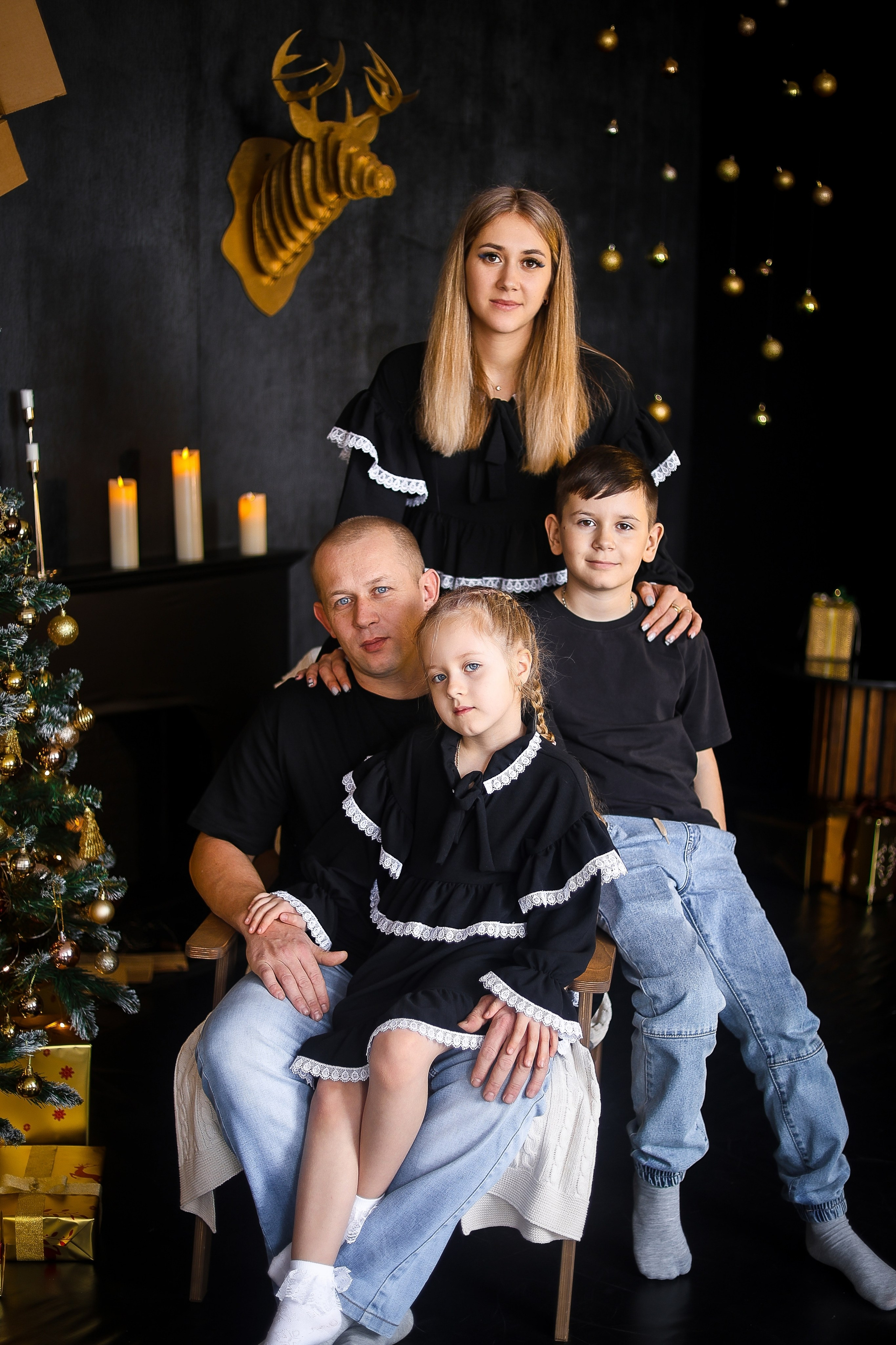 Семейные фотосессии студийные; новогодние, тематические, домашние и тд. Выпускные альбомы для школ и Детских садов в Барнауле /Выпускные/Свадебные/Детские/Семейные и др. виды съёмок /Фотограф Вера Валейко