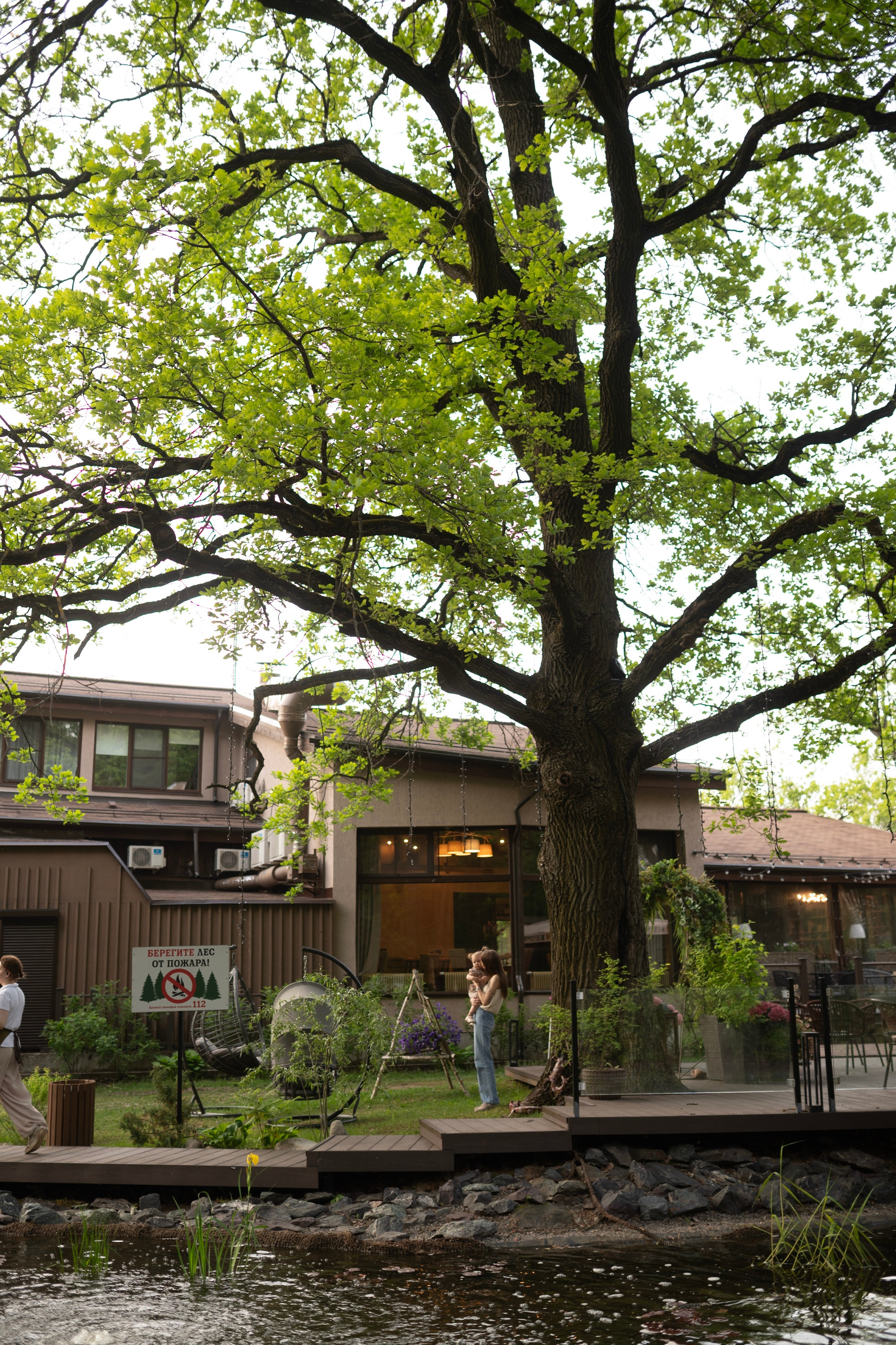 Надя и Алиса в ресторане Кедр. Семейный и свадебный lifestyle-фотограф в Москве Мария Петрова