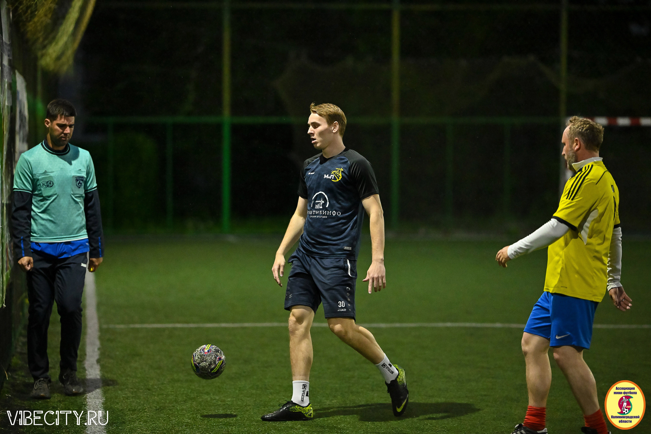 ИГРЫ МИНИ-ФУТБОЛЬНОЙ И КОРПОРАТИВНОЙ ЛИГИ. VIBECITY.RU Вайб Сити Ру Фоторепортажи Фотоотчеты Калининград