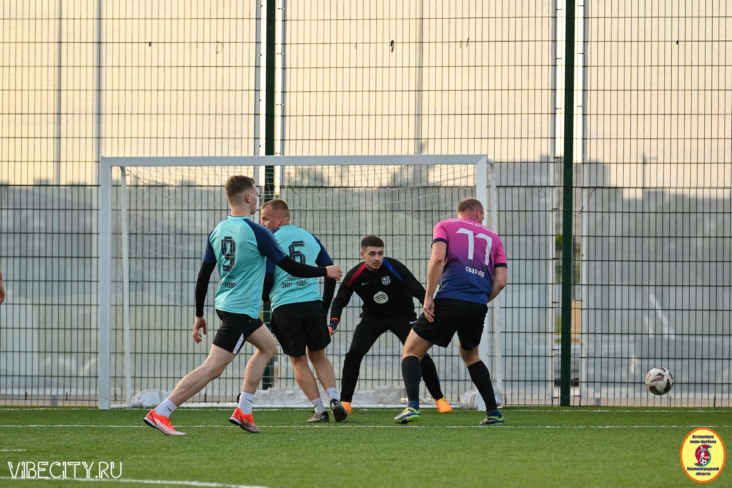 ИГРЫ МИНИ-ФУТБОЛЬНОЙ И КОРПОРАТИВНОЙ ЛИГИ. VIBECITY.RU Вайб Сити Ру Фоторепортажи Фотоотчеты Калининград