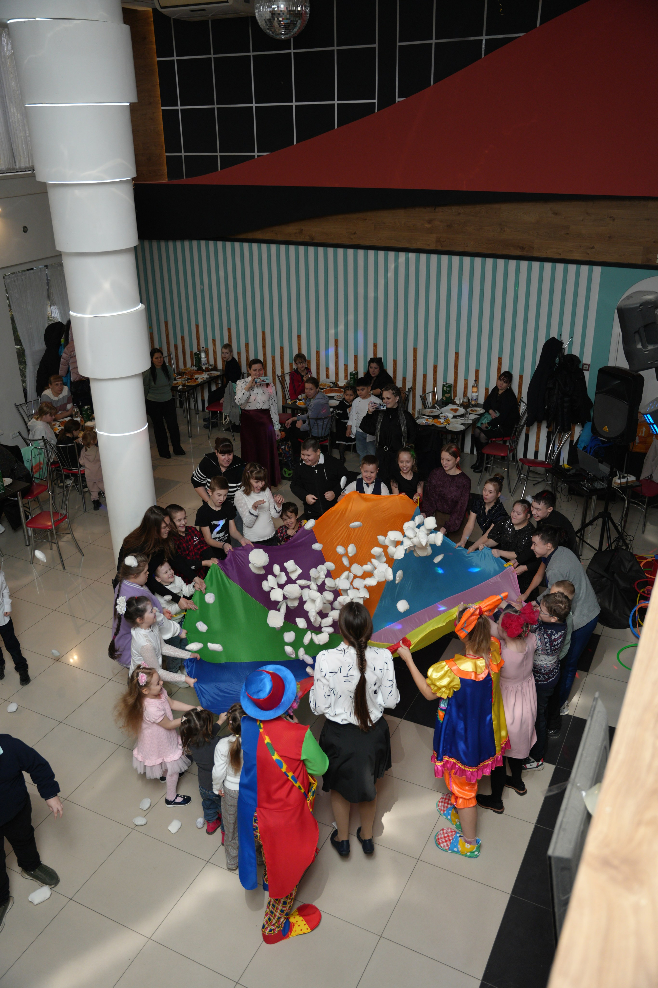 Социально —благотворительная акция «Ты в этом мире не один», посвященная Международному дню инвалидов. ВЫПУСКНЫЕ АЛЬБОМЫ, Школьный фотограф, семейный и свадебный в Саратове и области Ольга Плаксина