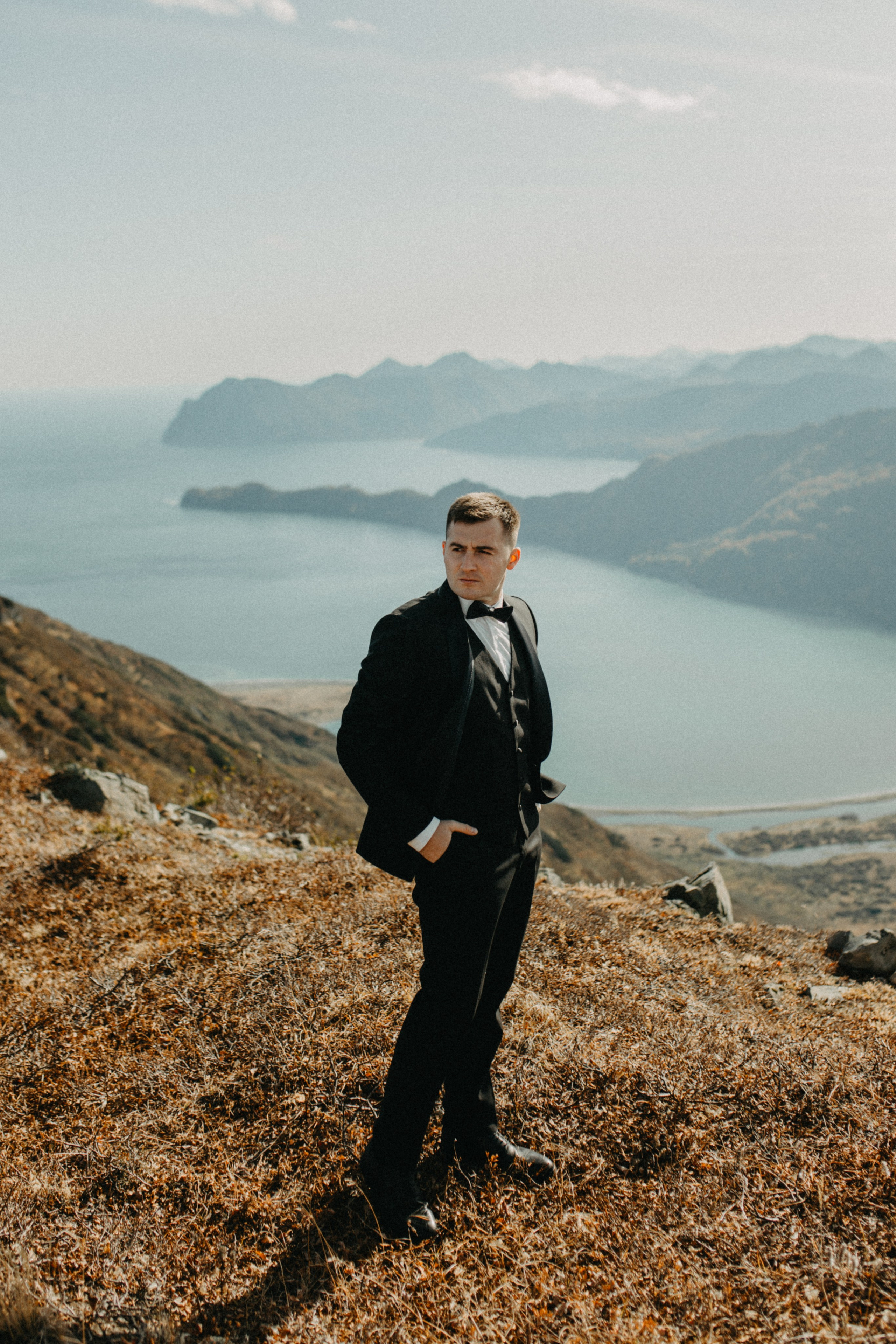 Вертолетный полет Бухта Жировая. Свадебное фото и видео на Камчатке. Туристические маршруты