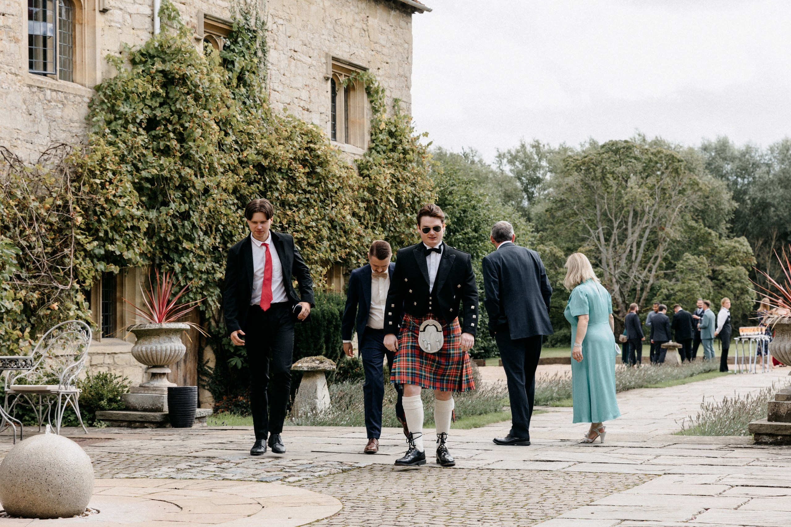 Ana & Tom Wedding at Notley Abbey. Moments Catchers — Wedding Photography & Video Duo in London