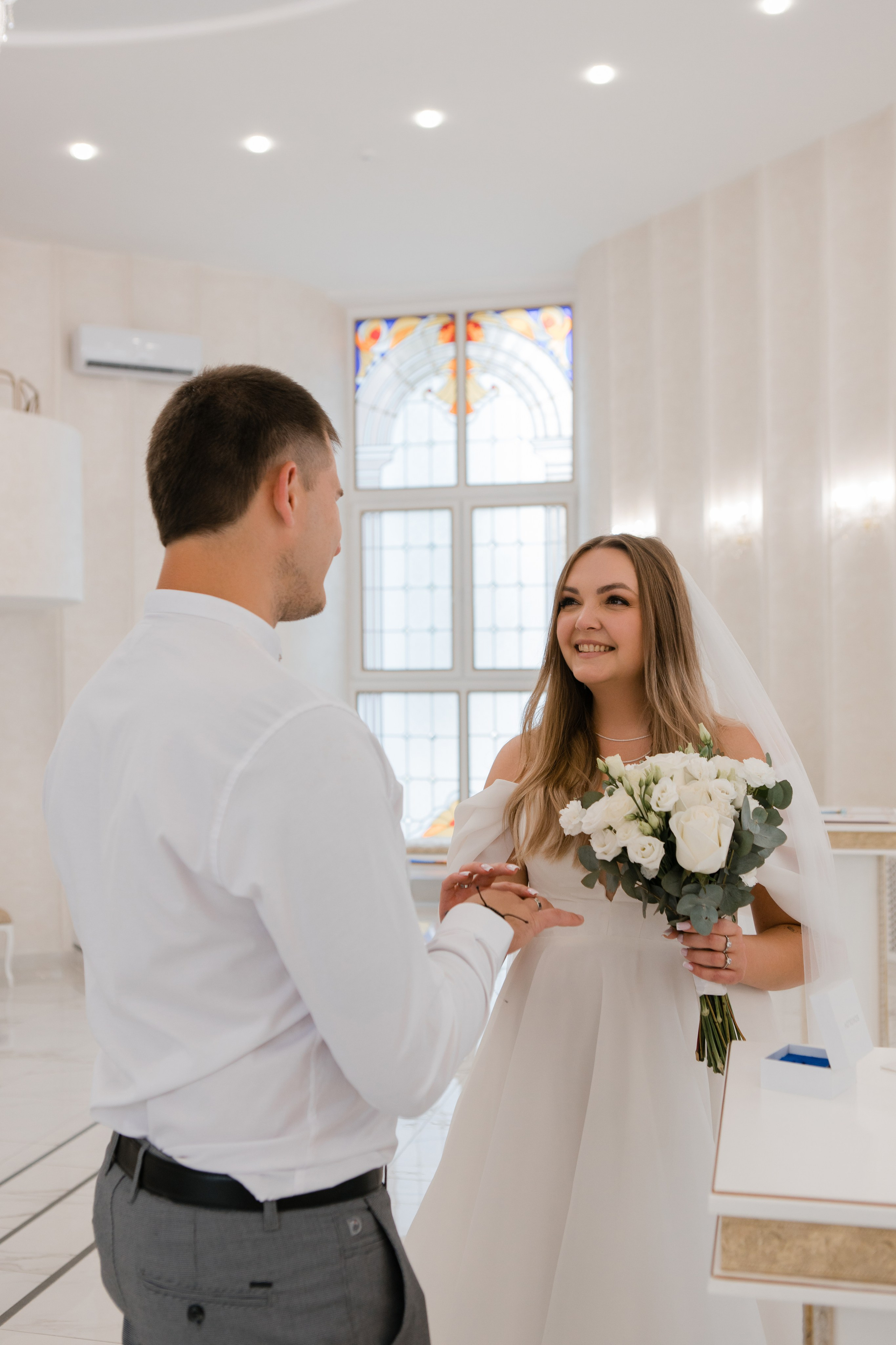 Отдел ЗАГС Администрации Фрунзенского района. Видеосъемка и фотосъемка свадеб. Фотограф и оператор на свадьбу. Видеосъемка подкастов, собственная видео-фотостудии. Предметная фотосъемка