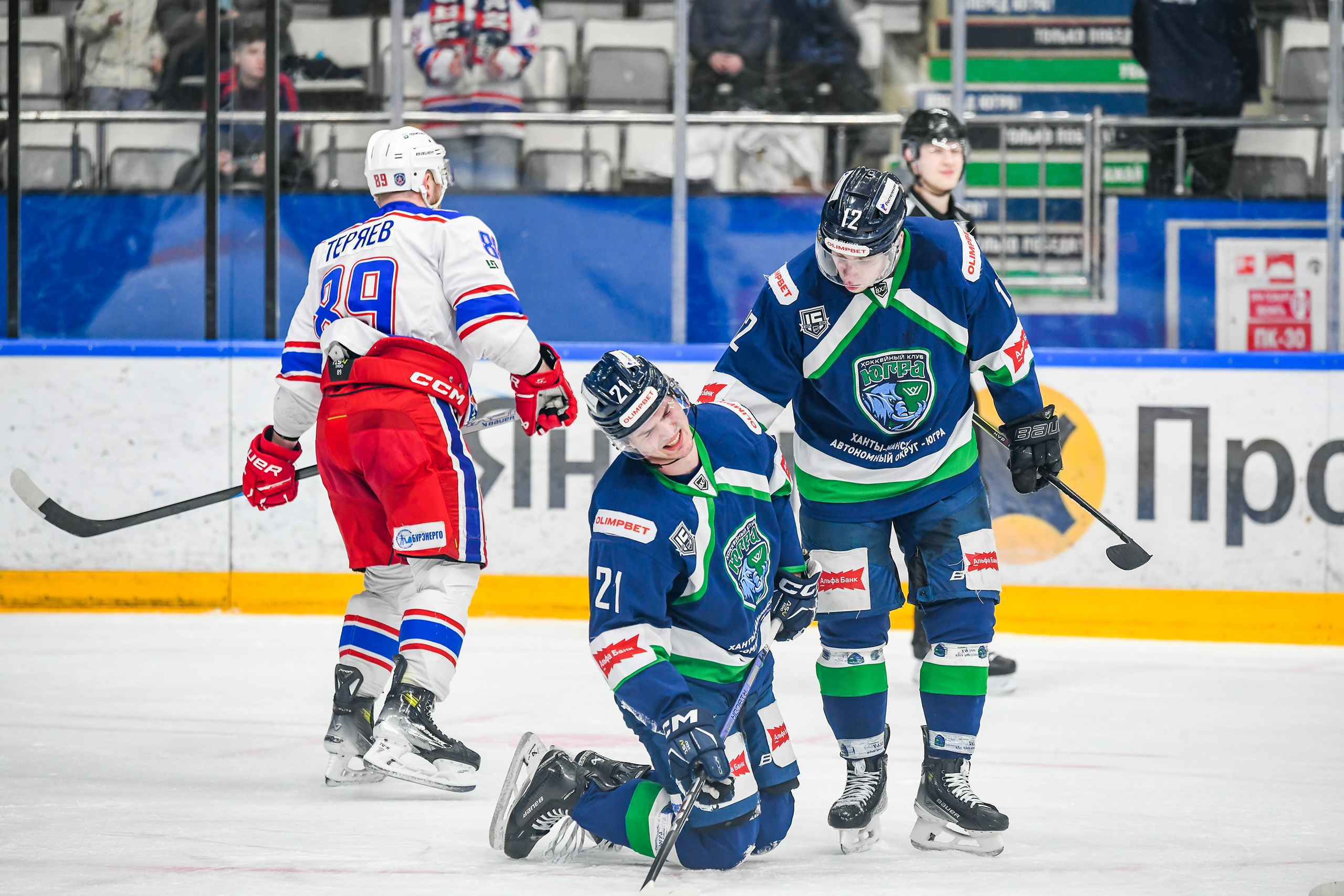 Матчи регулярного чемпионата ВХЛ. Фотограф в Ханты-Мансийске Евгений Жуланов