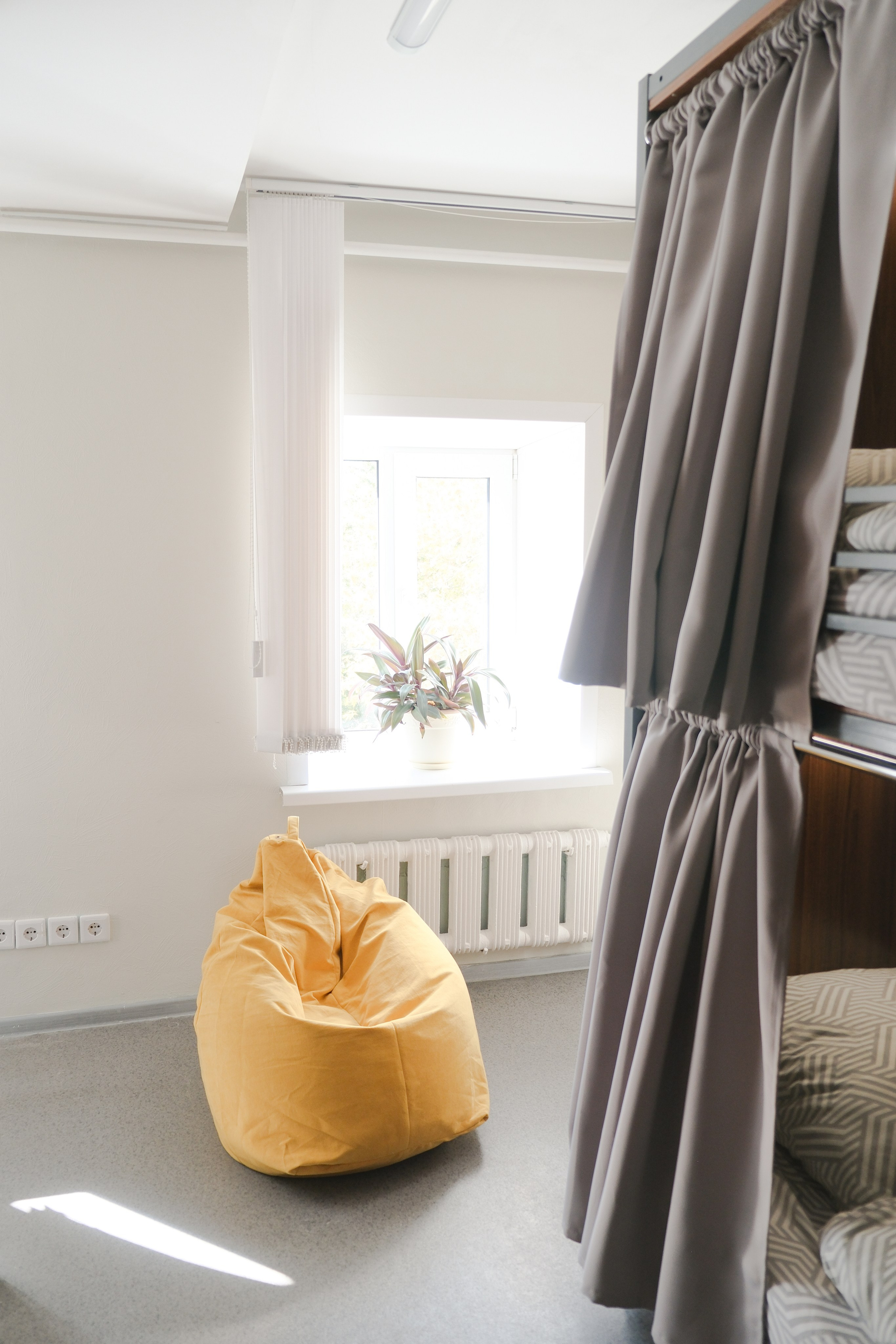 Съемка для хостела. Фотограф на камеру и мобильная съемка в Казани Лидия