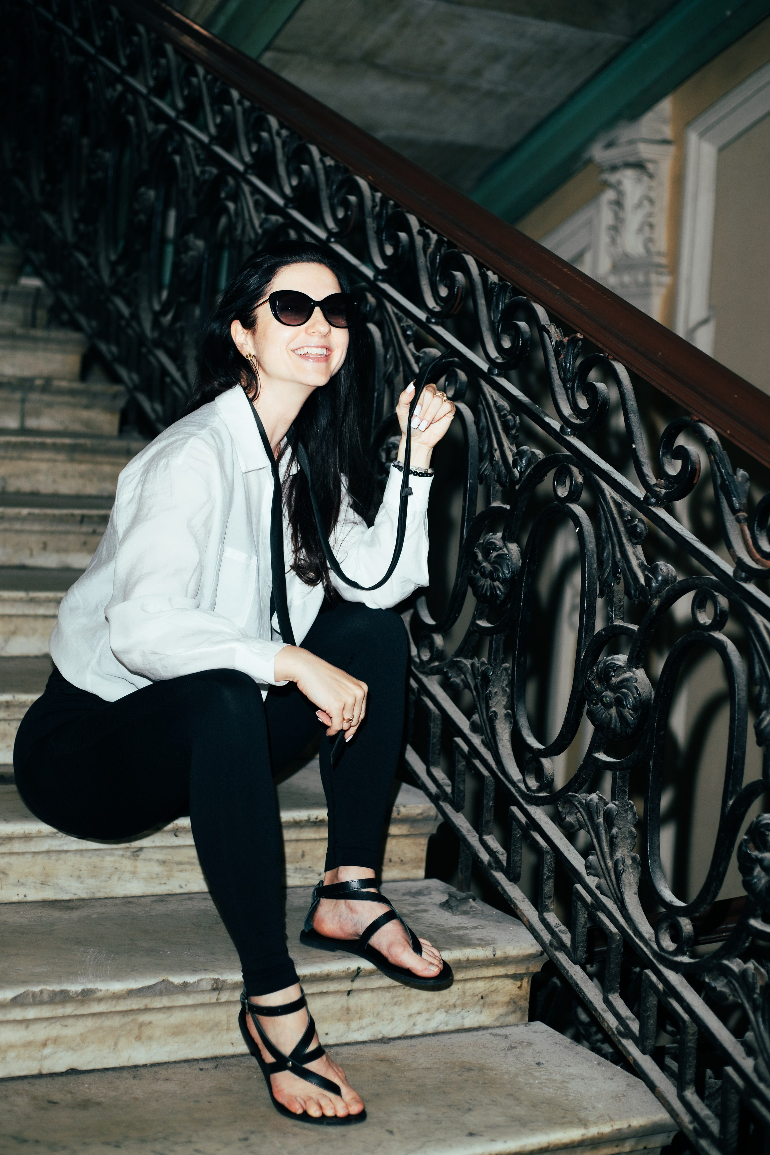 Съемка Александры в Питерской парадной. Портретный Фотограф в Санкт-Петербурге Кира Орехова