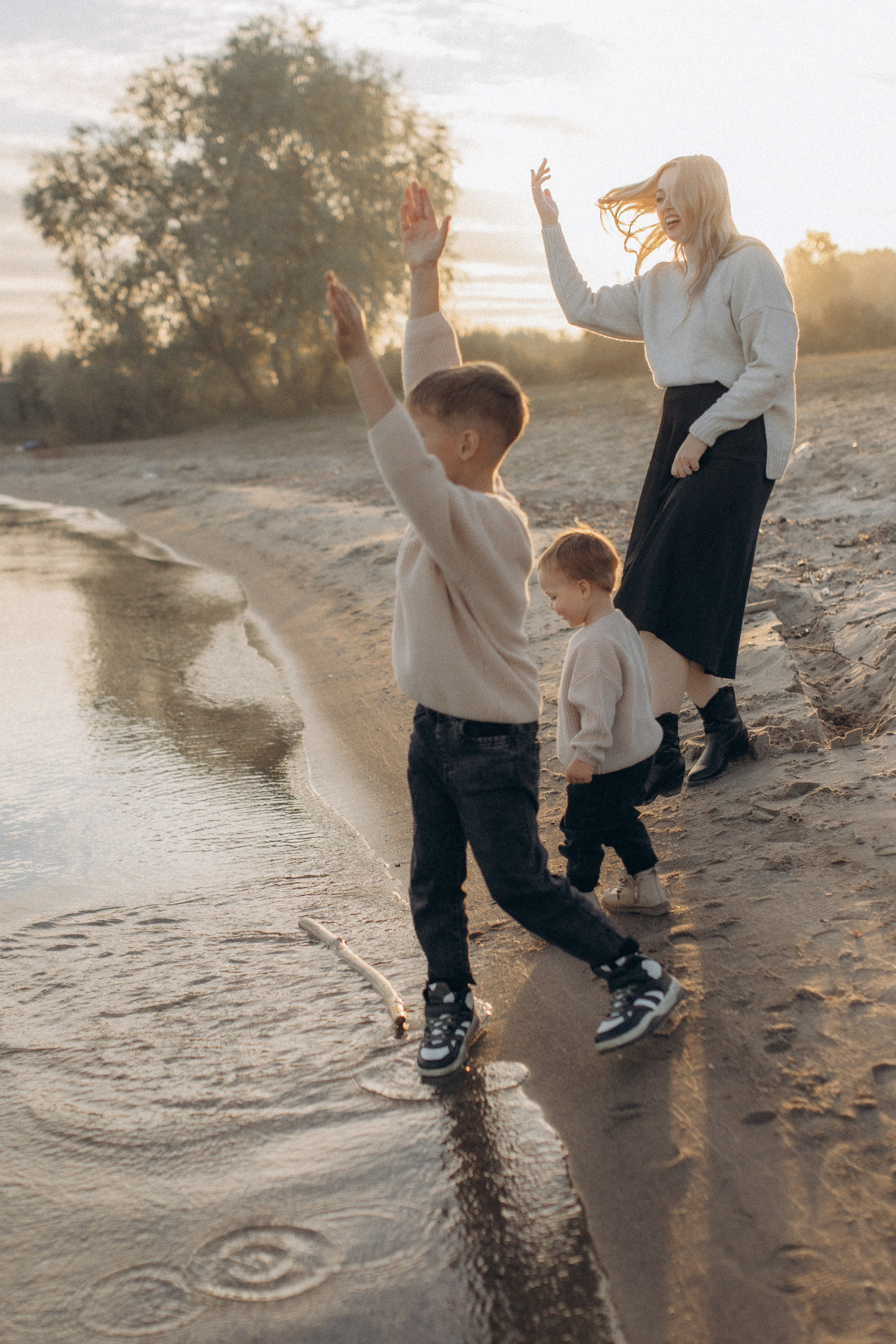 Альбина с сыновьями, сентябрь. Семейный фотограф lifestyle в Новосибирске Елена Шпилевая