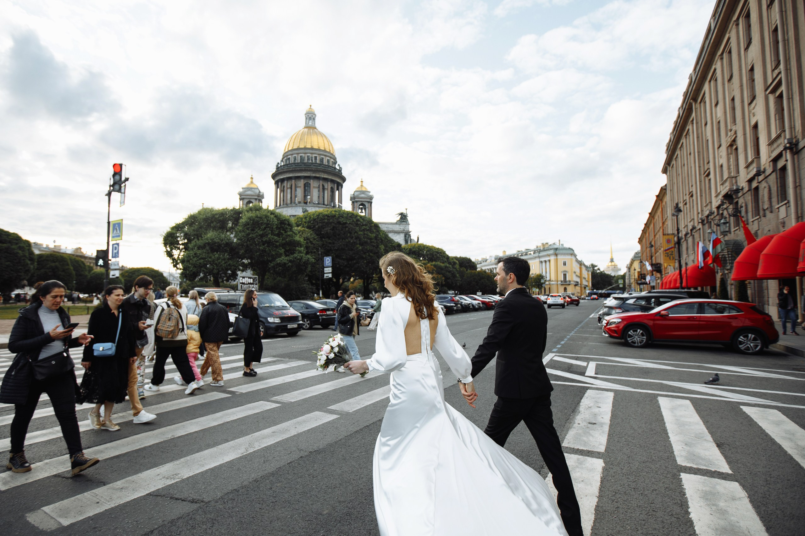Хотим гулять и пить шампанское. Главная