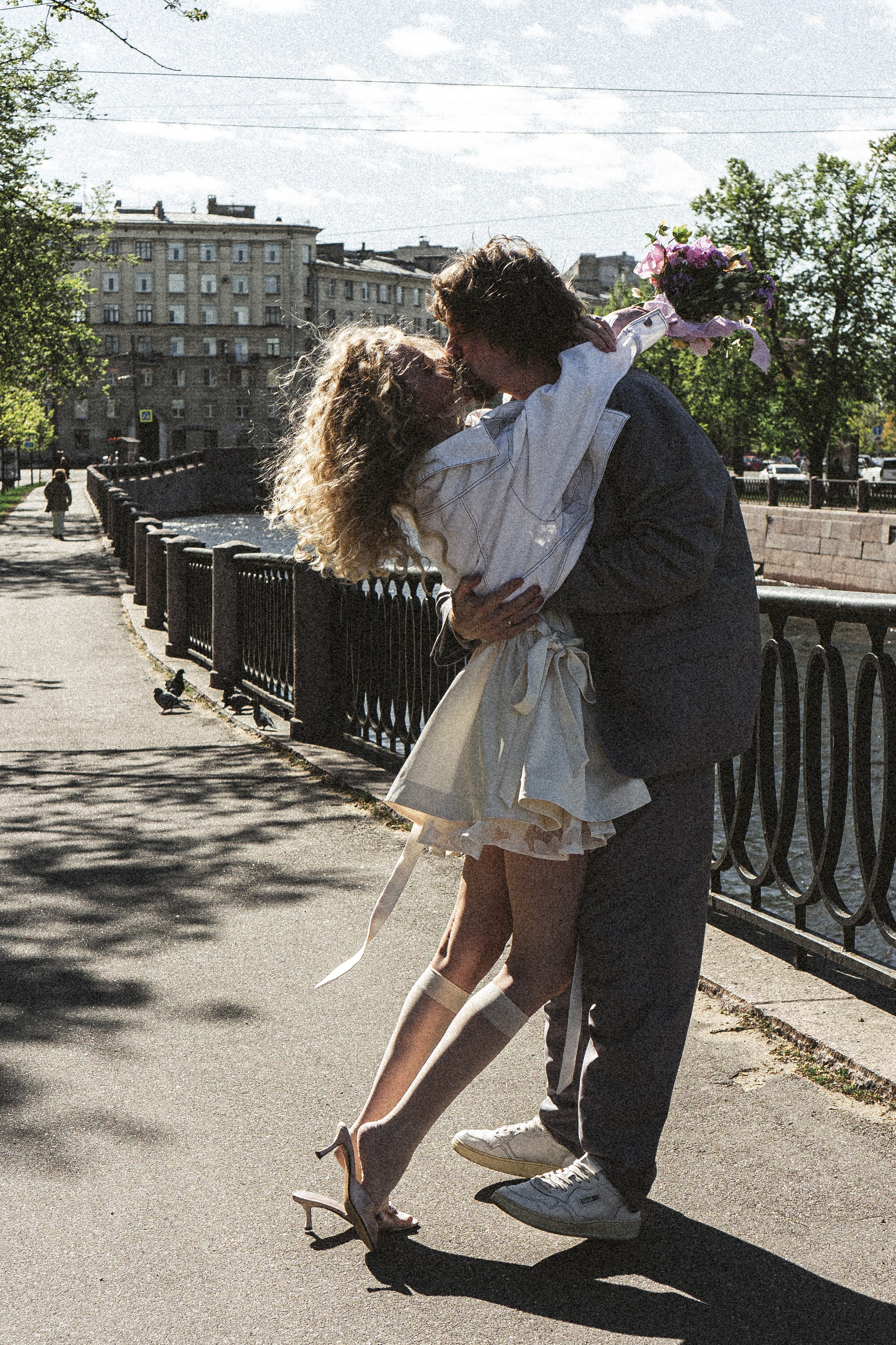 СВАДЕБНАЯ ПРОГУЛКА ПО ПЕТРОГРАДКЕ ВЕСНОЙ. СВАДЕБНАЯ ФОТОСЕССИИЯ НА ПЕТРОГРАДКЕ. Профессиональный фотограф, Санкт-Петербург — Виктория Богомолова