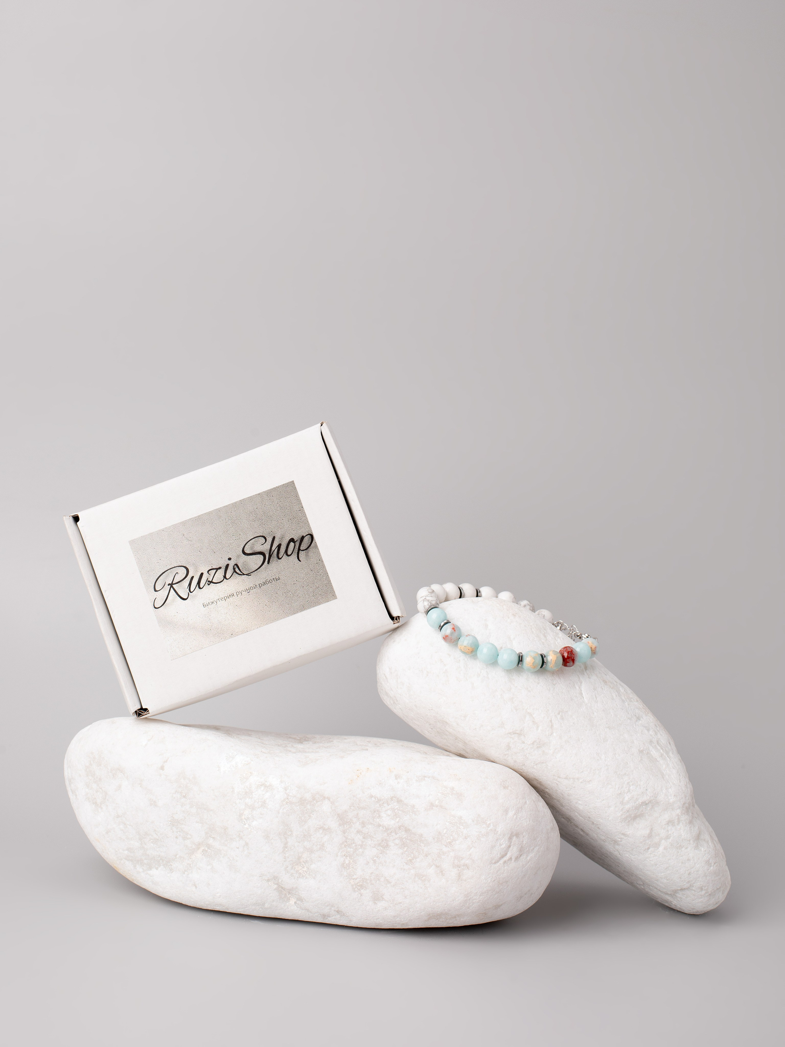 Браслеты ручной работы. Фотостудия предметной и модельной съёмки для маркетплейсов