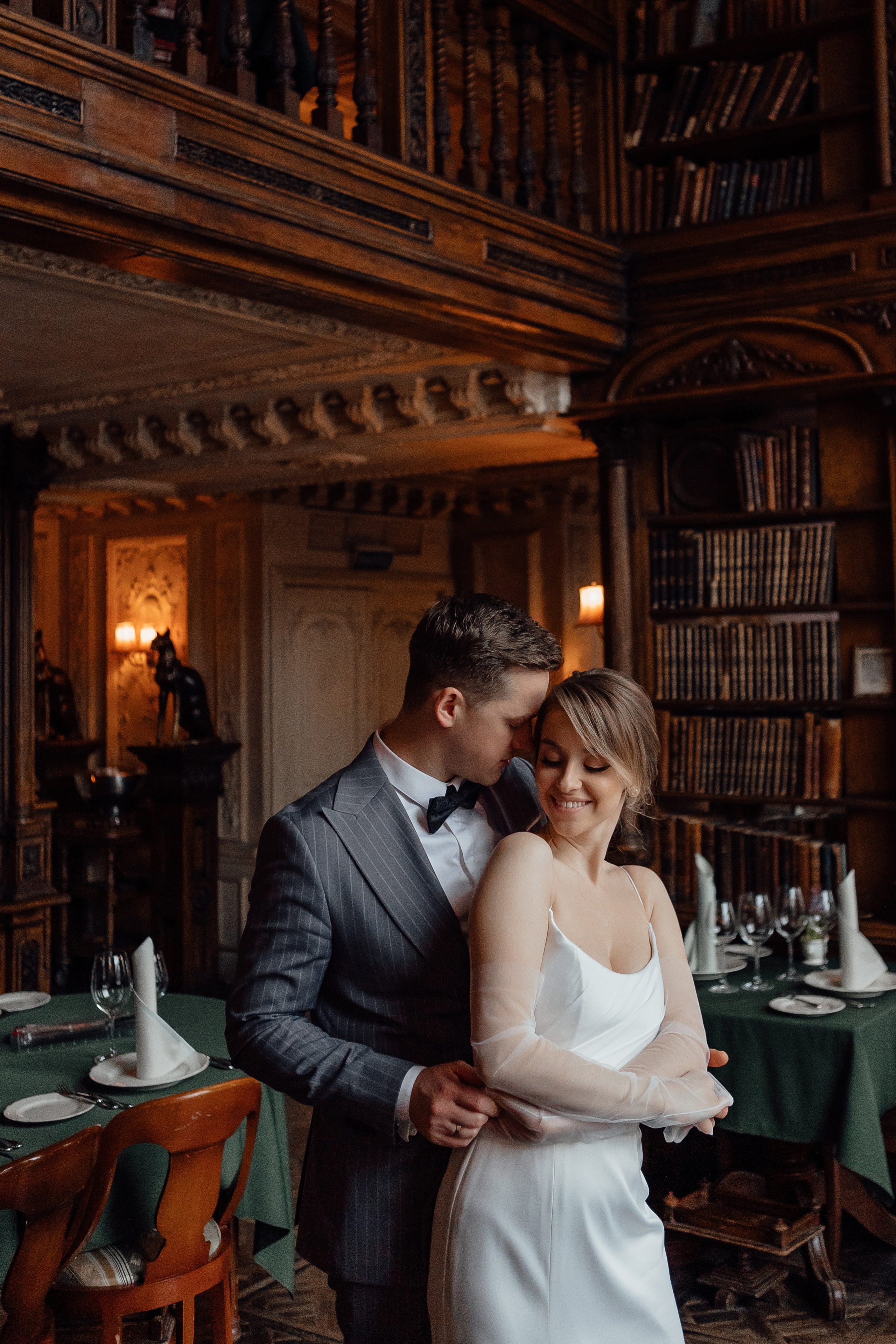 Свадебная фотосессия в Кафе Пушкинъ. Свадебный фотограф в Москве Дарья Олендарёва