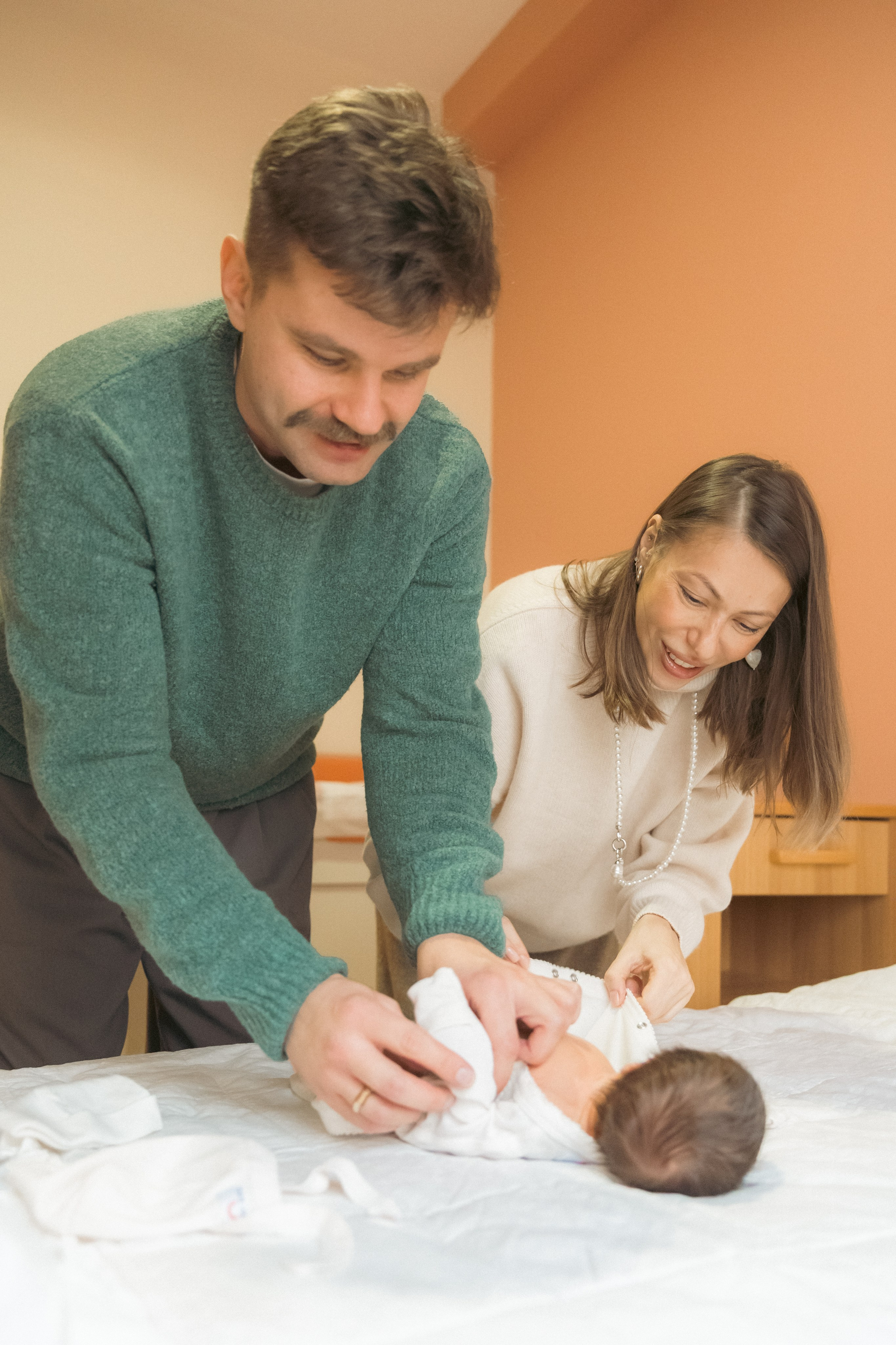 Выписка Наума. Клинический госпиталь MD GROUP на Севастопольском проспекте. Фотограф на роды в Москве. Фото и видео родов. Фотопроект «Продолжение рода»