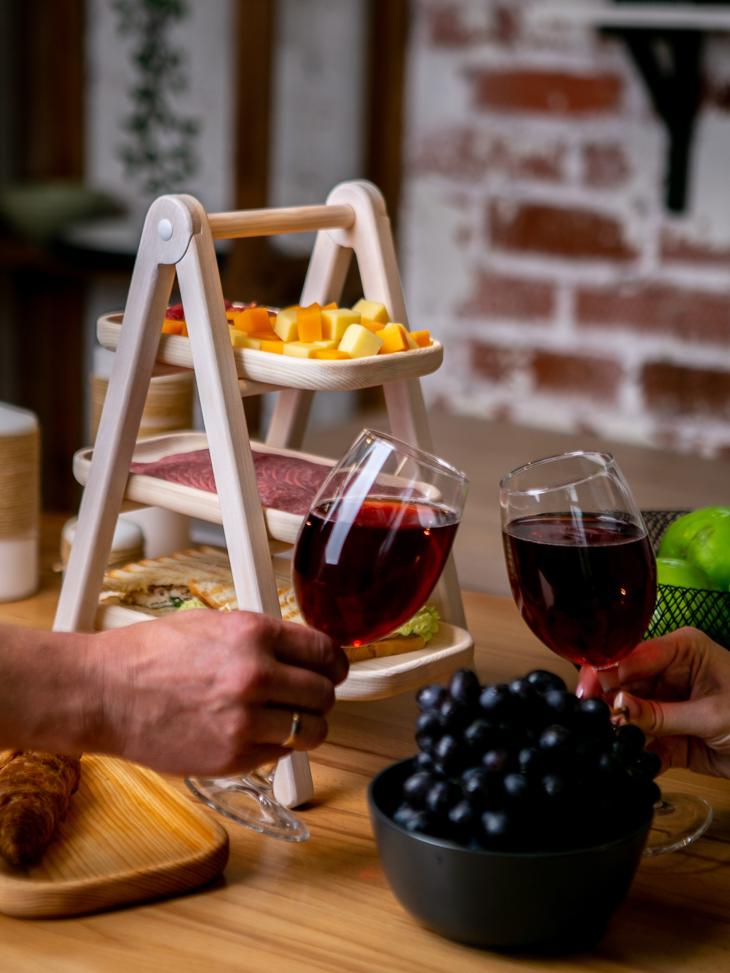 Подносы и этажерки. Контент фотограф, съемка для маркетплейсов, фуд съемка и репортажи в Новосибирске Ралия Галеева