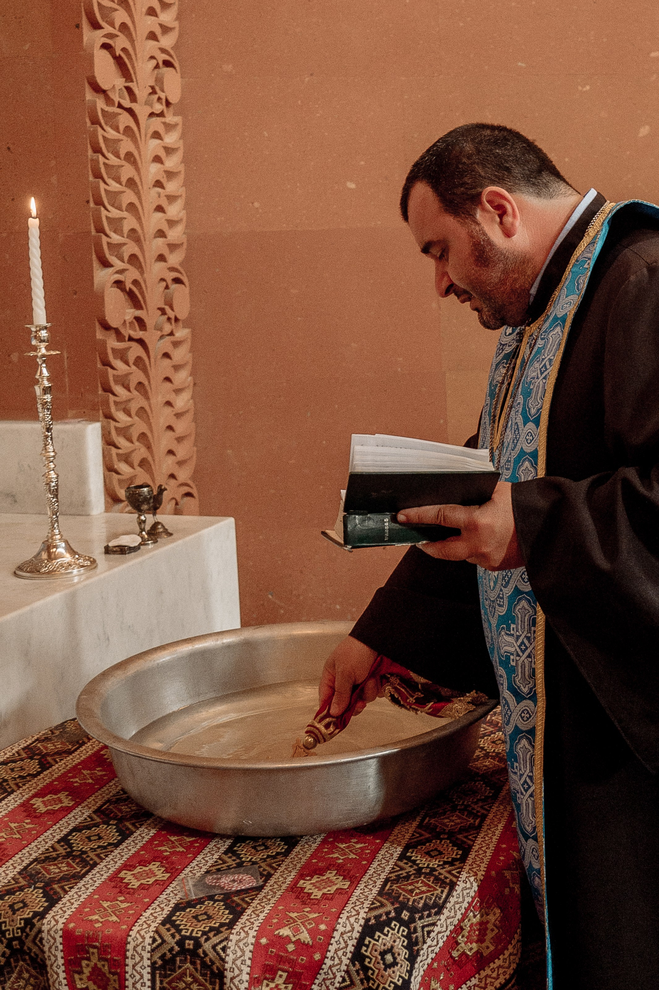 Крещение в армянском храме. Фотограф Мария Стрелкова
