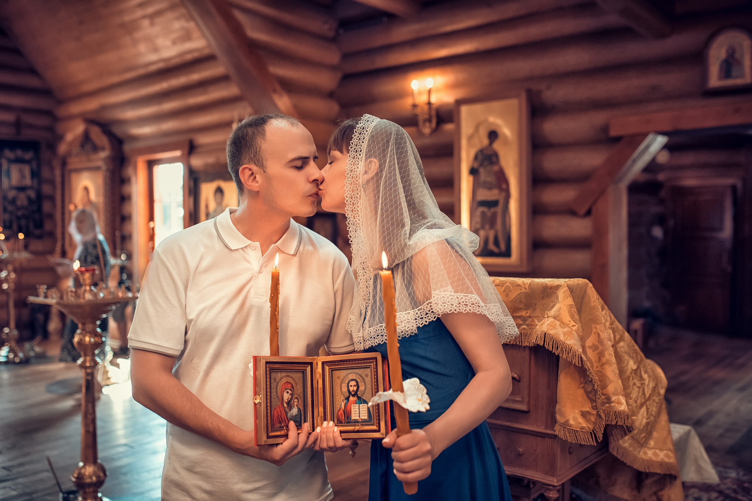 Таинство Венчание Антона и Ольги в храме Владимира Равноапостольного в Сартаково. Екатерина Крапивина фотограф церковных Таинств в Нижний Новгороде